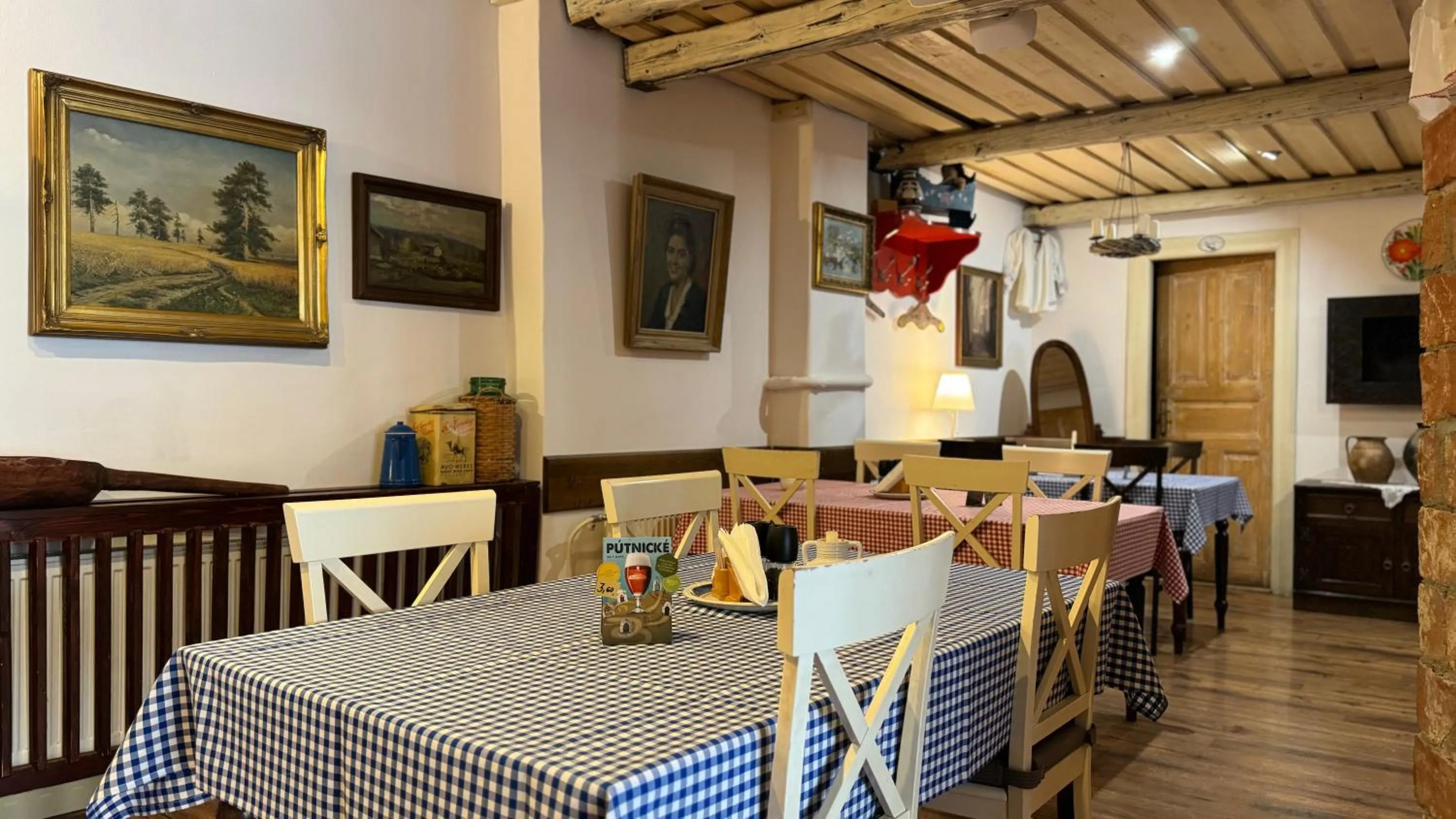 Restaurant/places to eat in Villa Regia