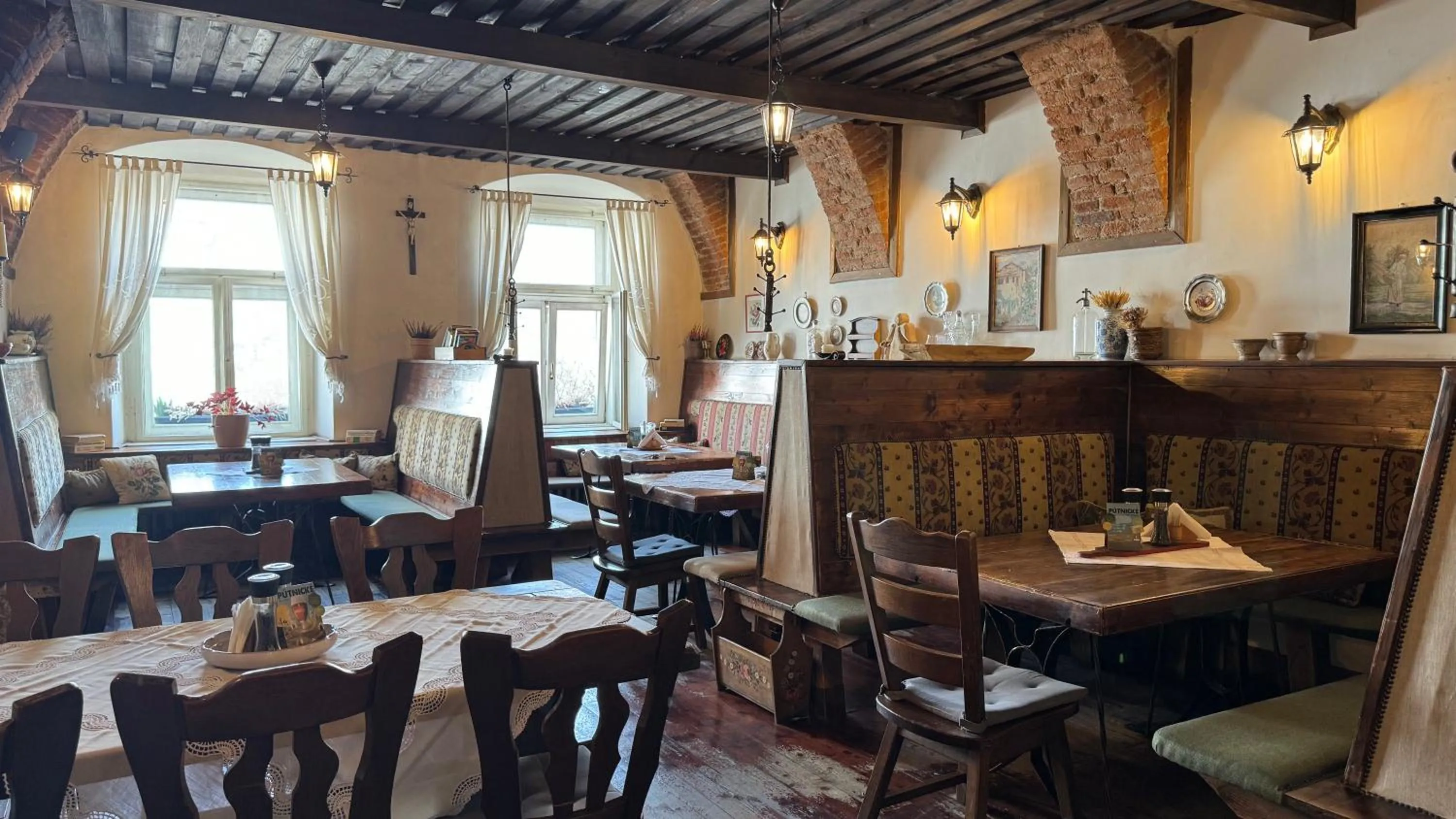Restaurant/places to eat in Villa Regia