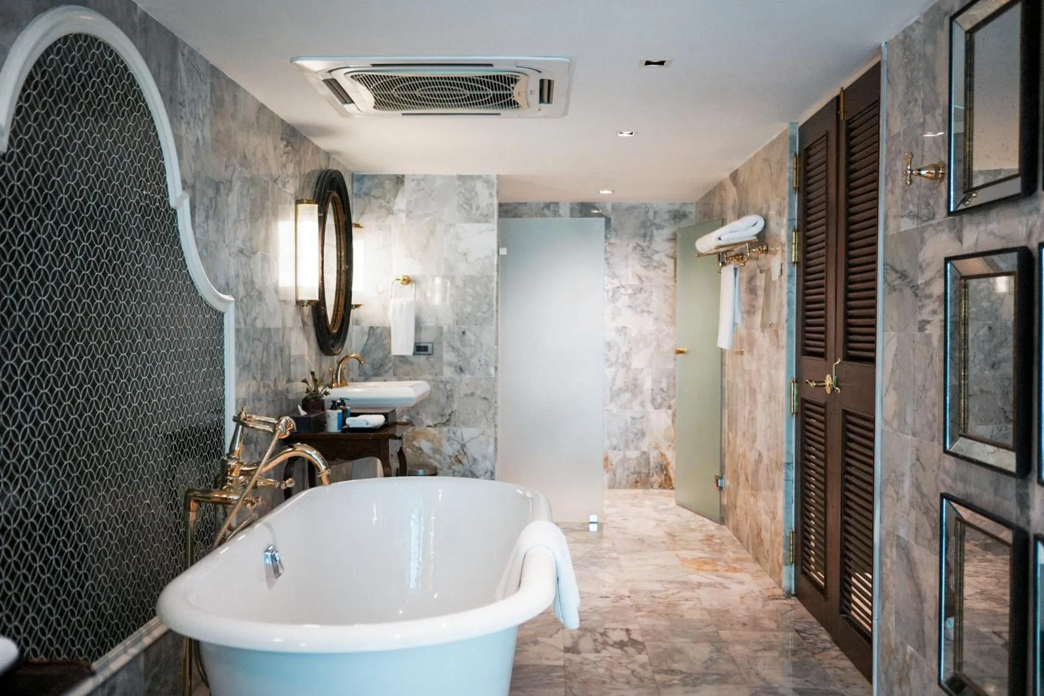 Shower in Chantra Khiri Chalet Chiang Mai