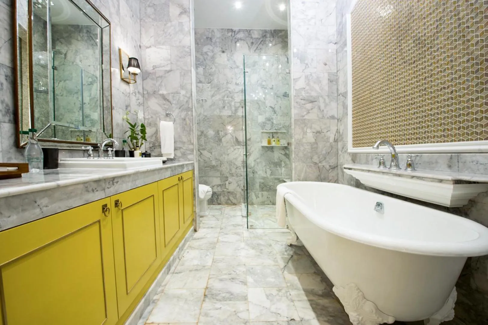 Shower in Chantra Khiri Chalet Chiang Mai