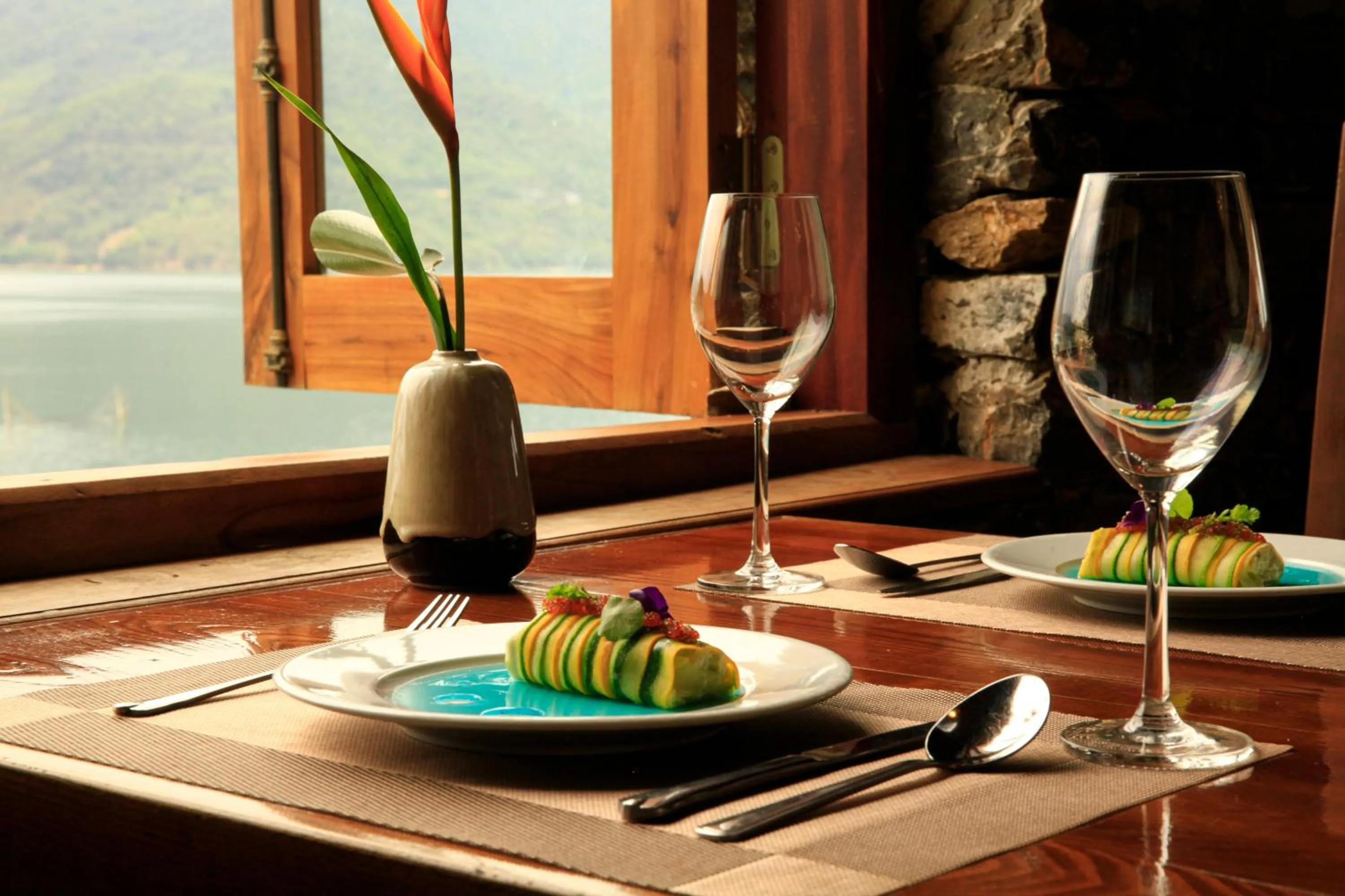 Food and drinks in Mai Chau Hideaway Lake Resort