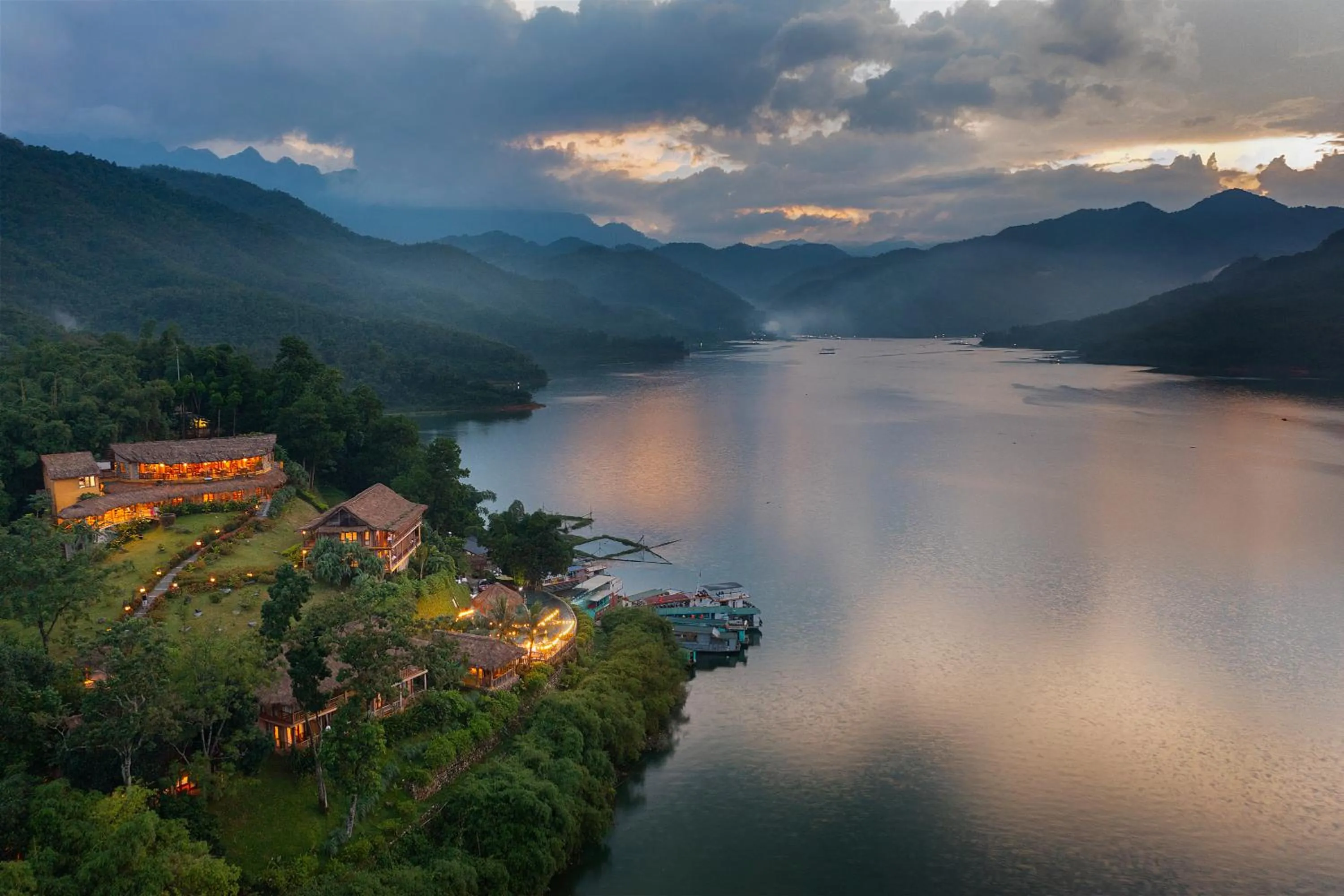Natural landscape in Mai Chau Hideaway Lake Resort
