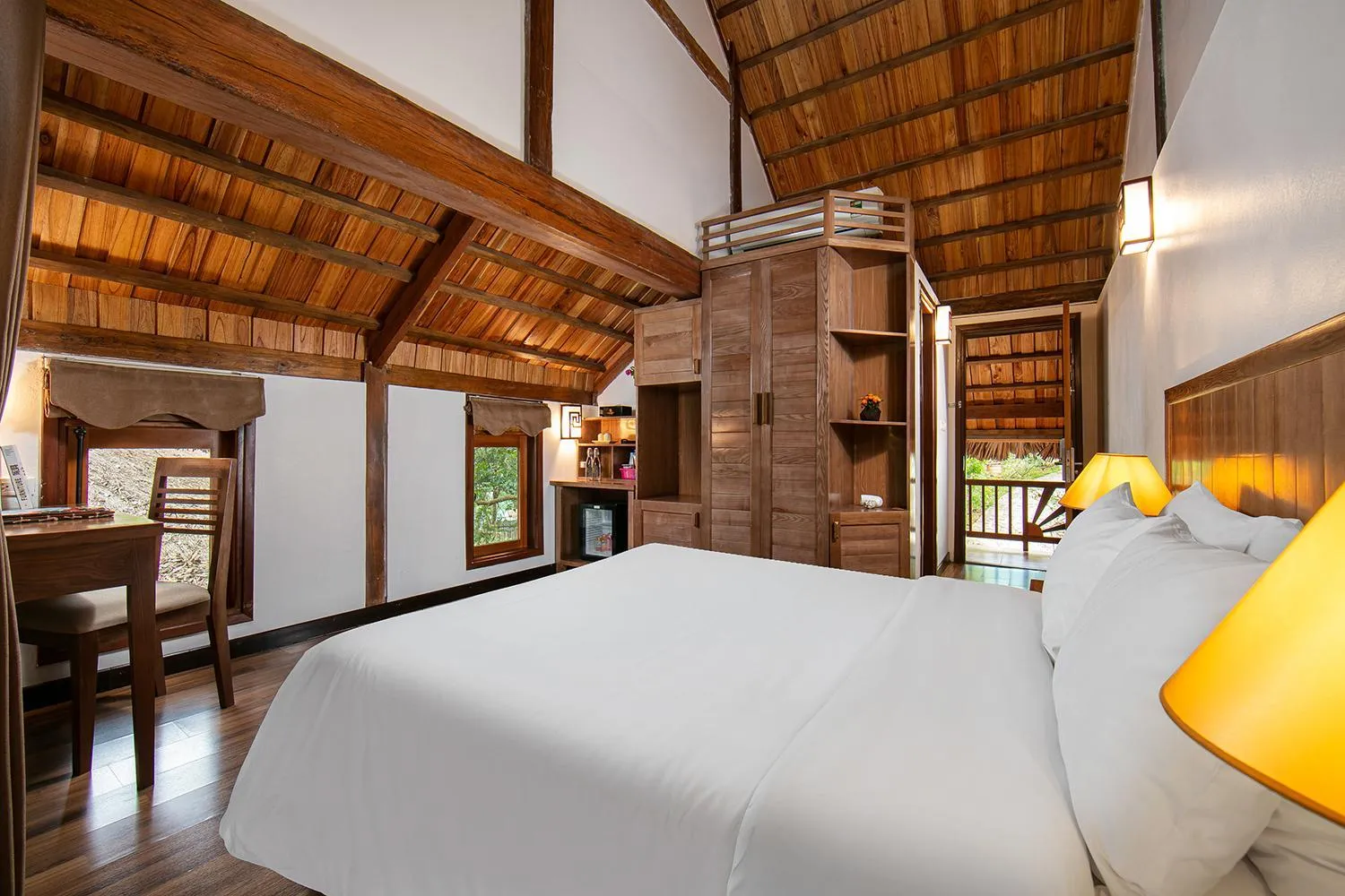 Bed in Mai Chau Hideaway Lake Resort