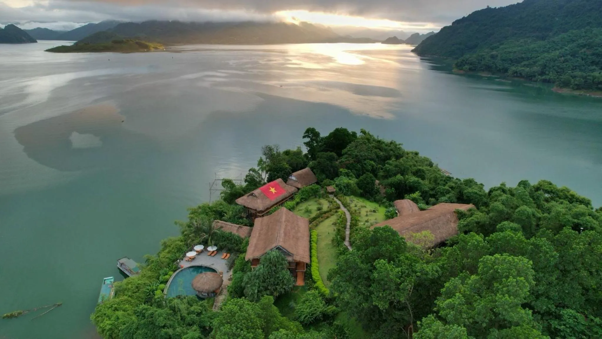 Property building in Mai Chau Hideaway Lake Resort