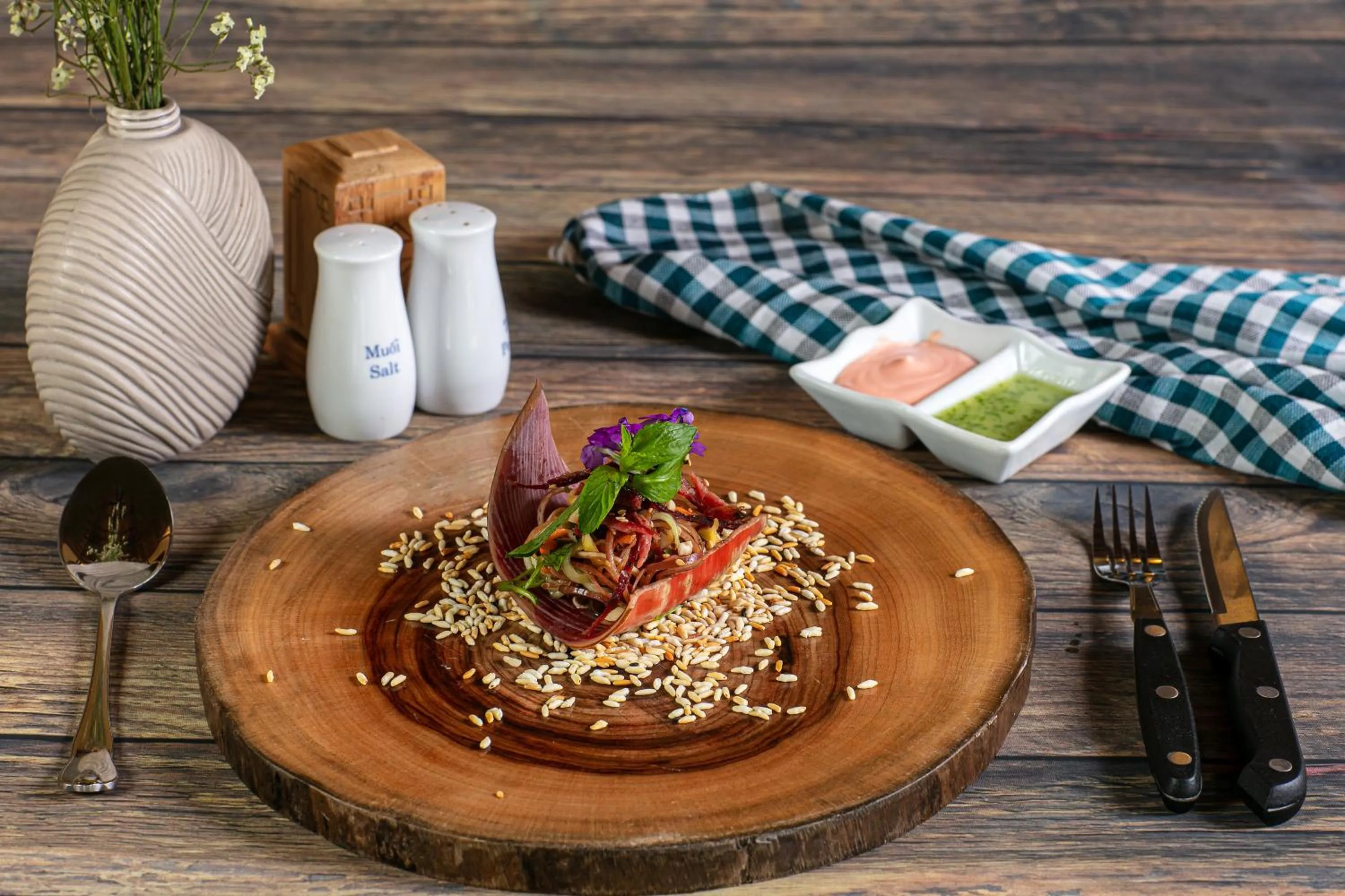 Food in Mai Chau Hideaway Lake Resort