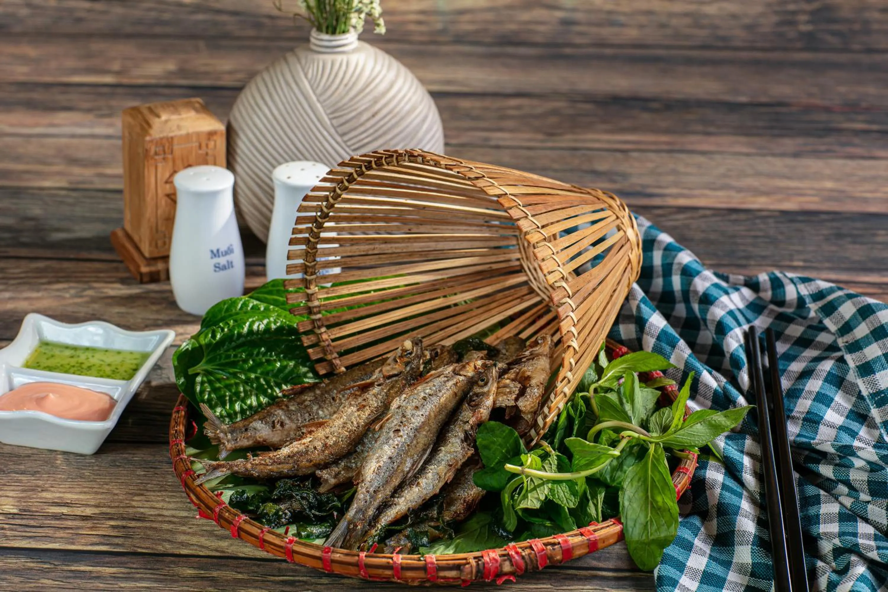 Food in Mai Chau Hideaway Lake Resort