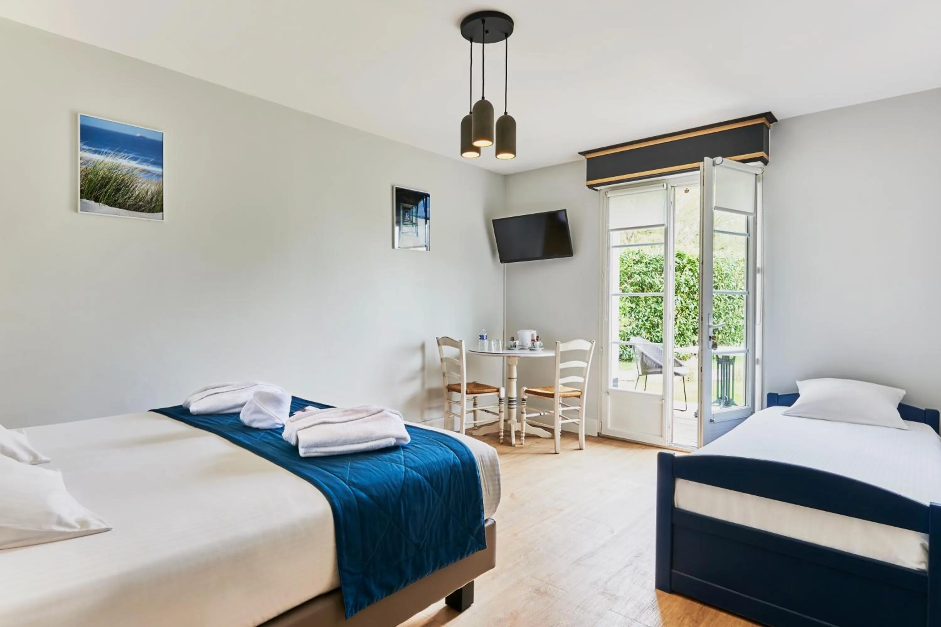 Bed in Hotel Spa Les Saules