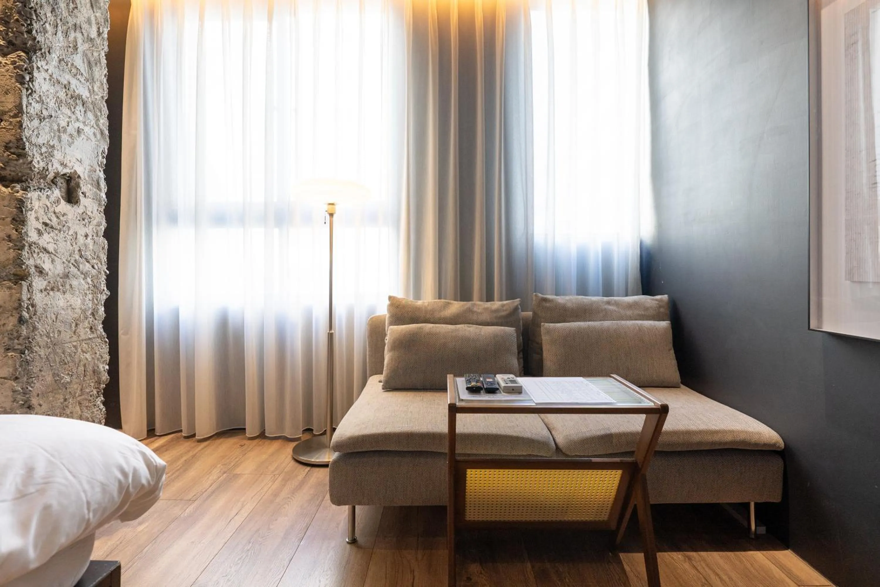 Living room, Bed in SOF Hotel