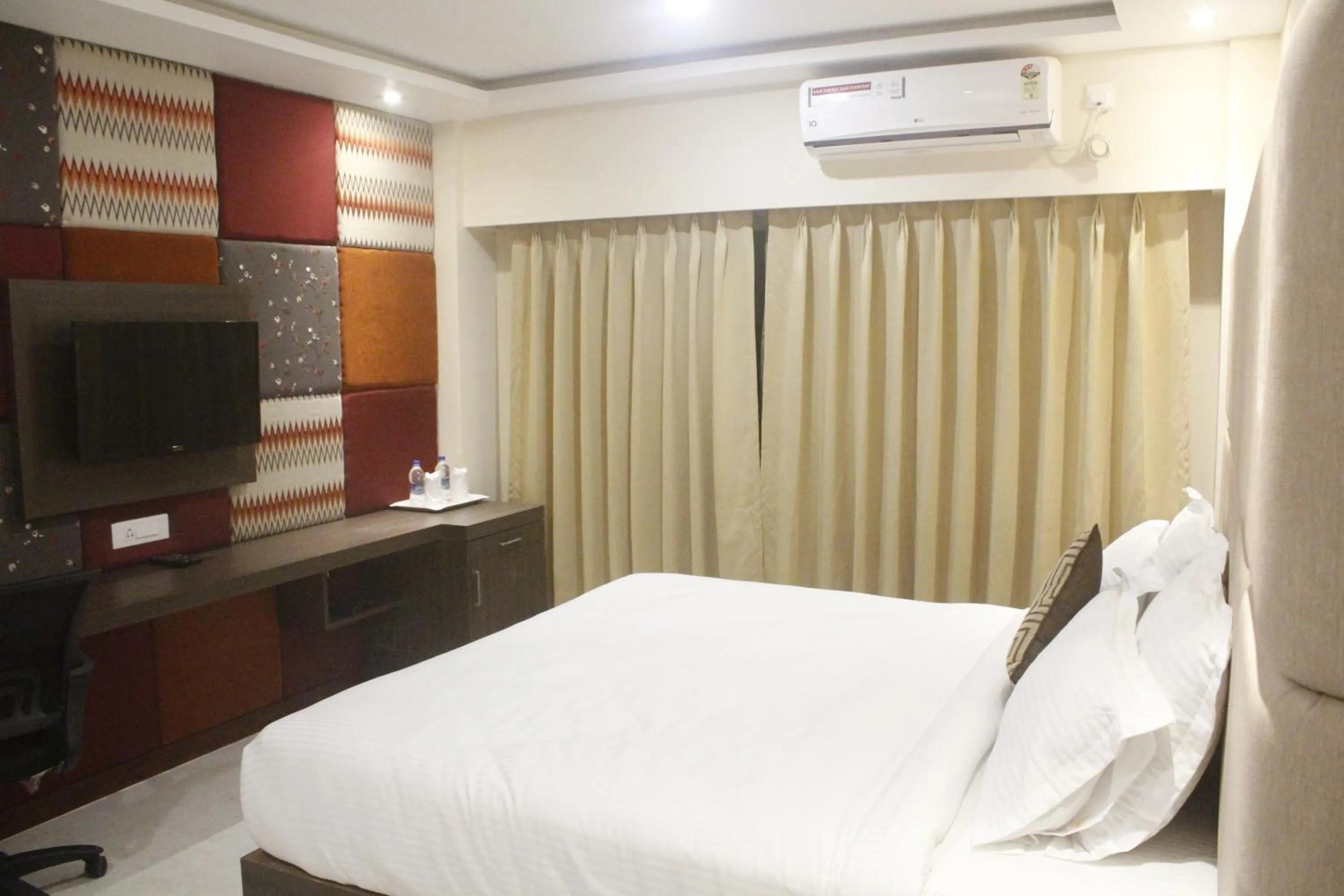 Bed in GK PALACE Pure VEG Hotel