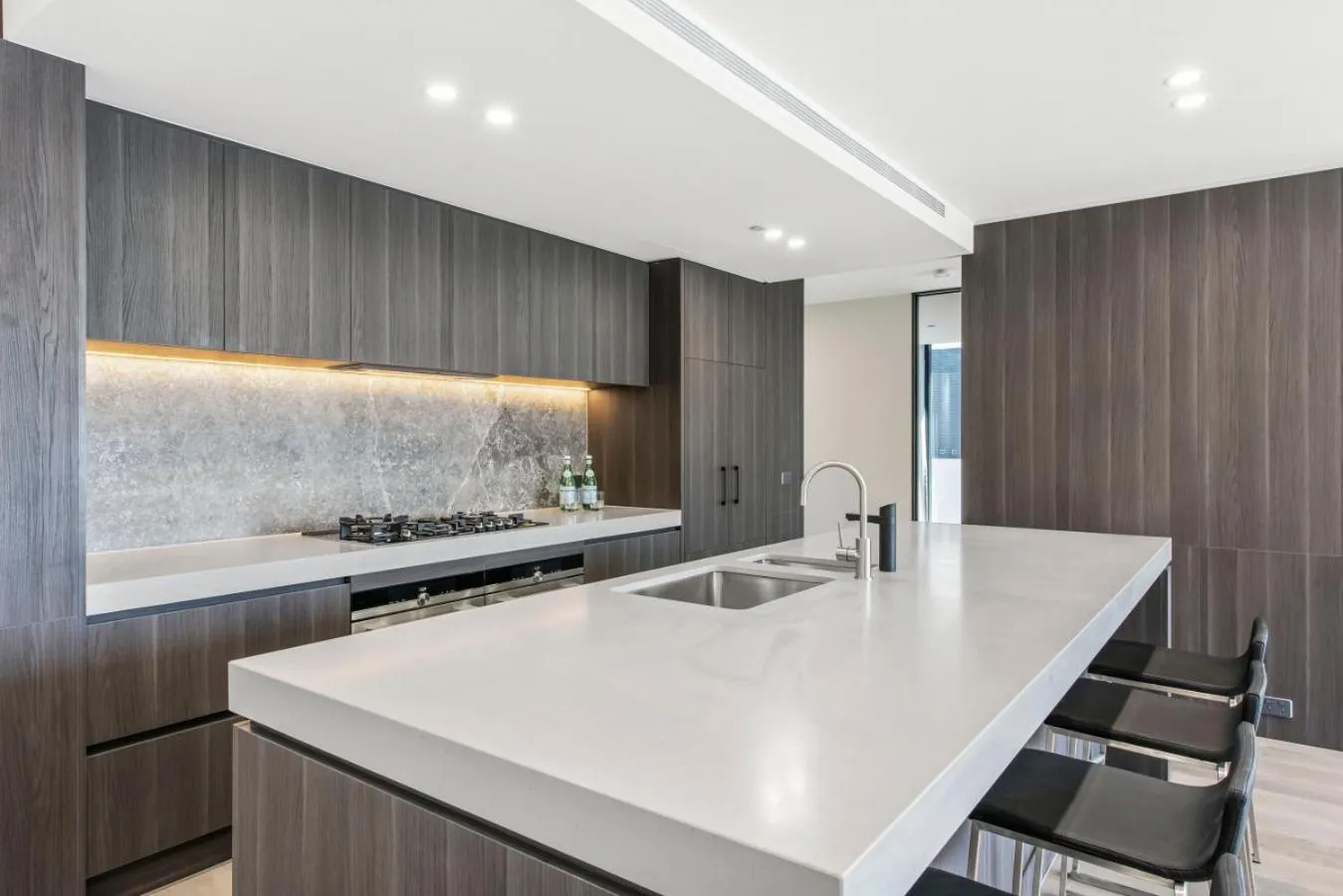 Kitchen or kitchenette in Melbourne City Apartments - Teri