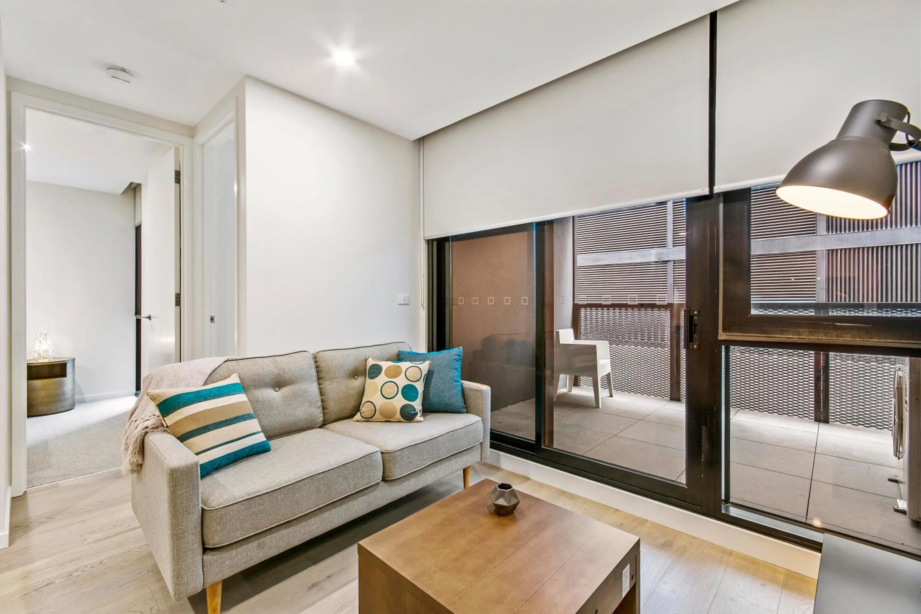 Living room, Bed in Melbourne City Apartments - Teri