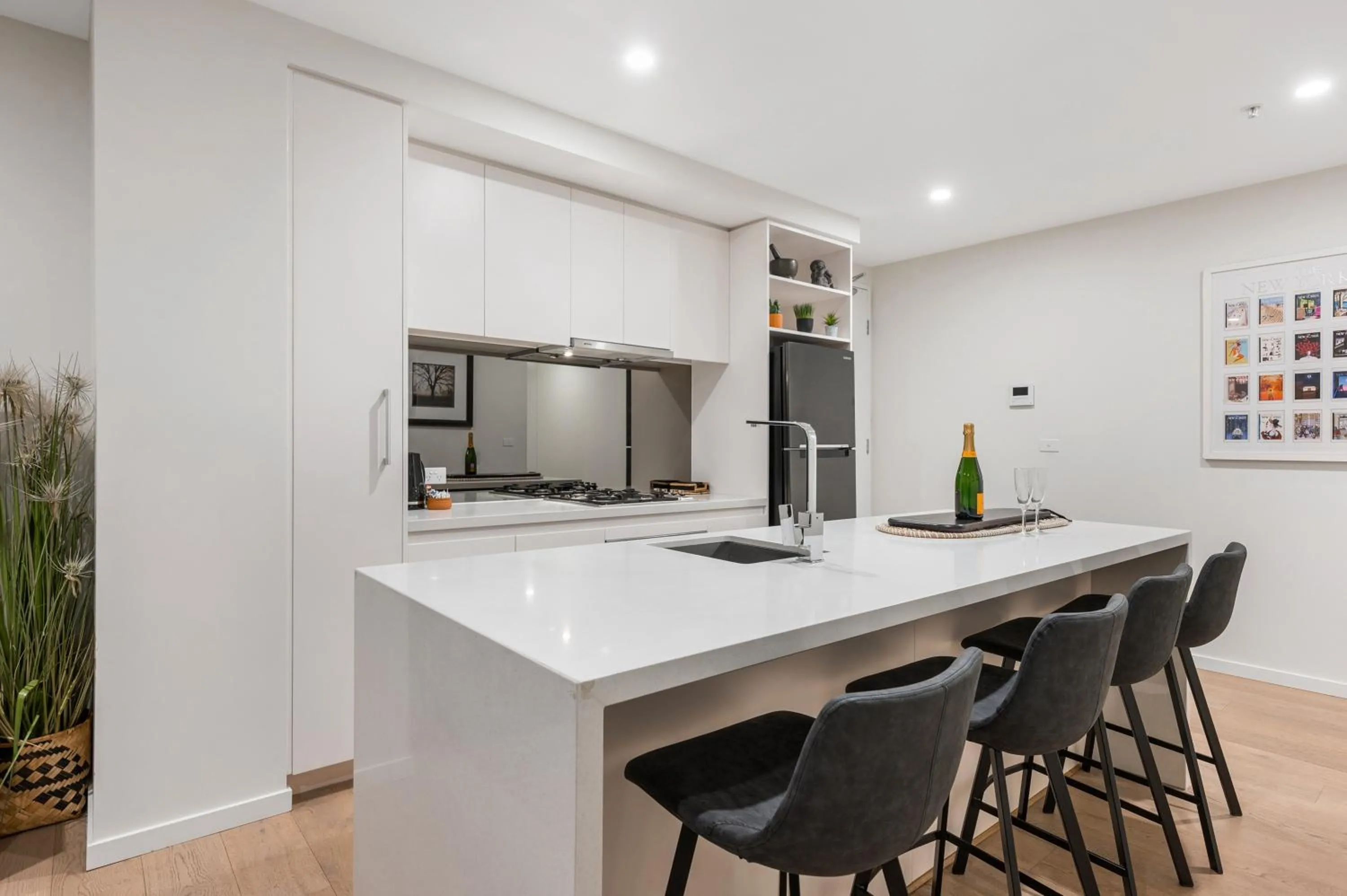 Kitchen or kitchenette in Melbourne City Apartments - Teri
