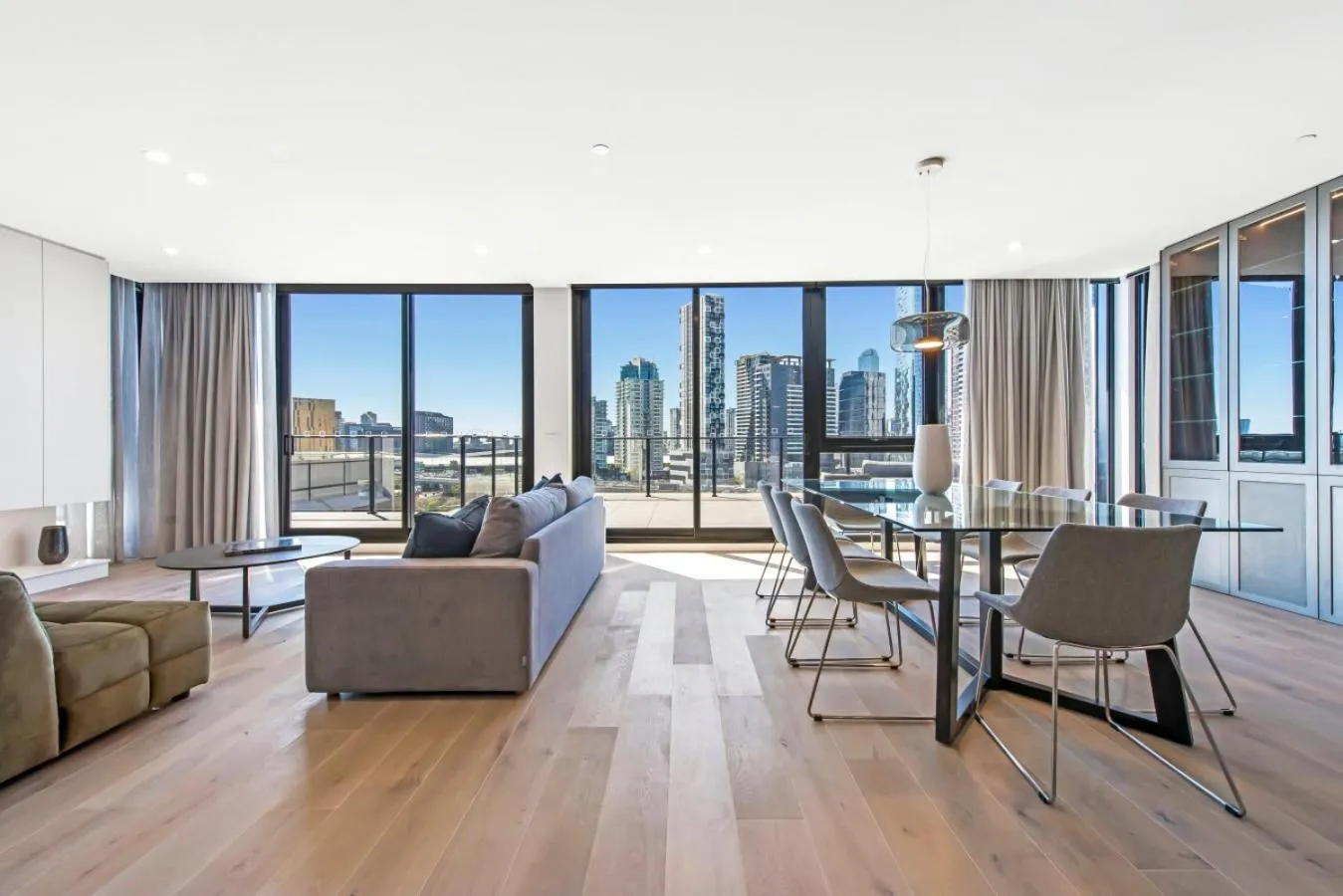 Living room in Melbourne City Apartments - Teri