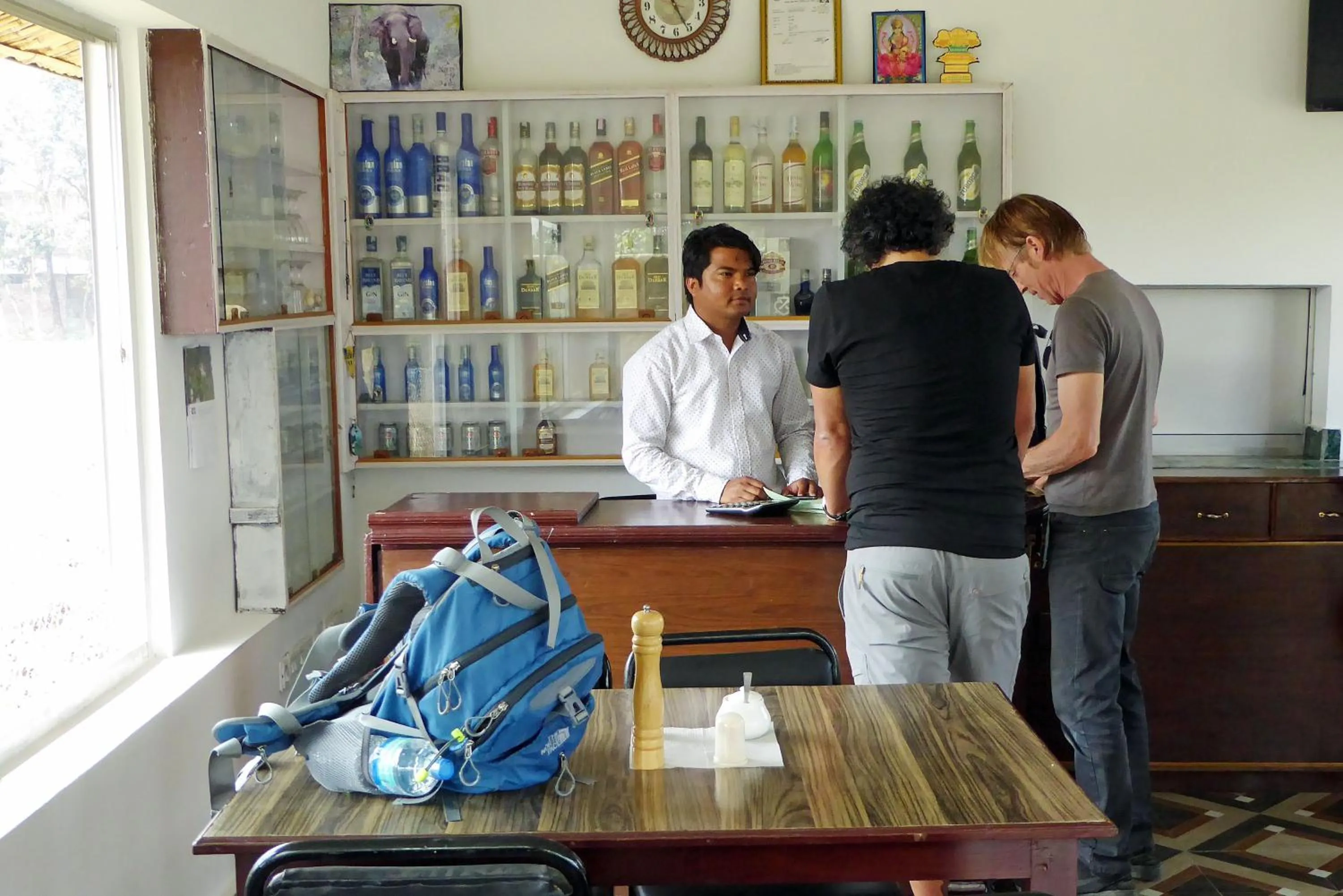 Restaurant/places to eat in Tharu Mahal