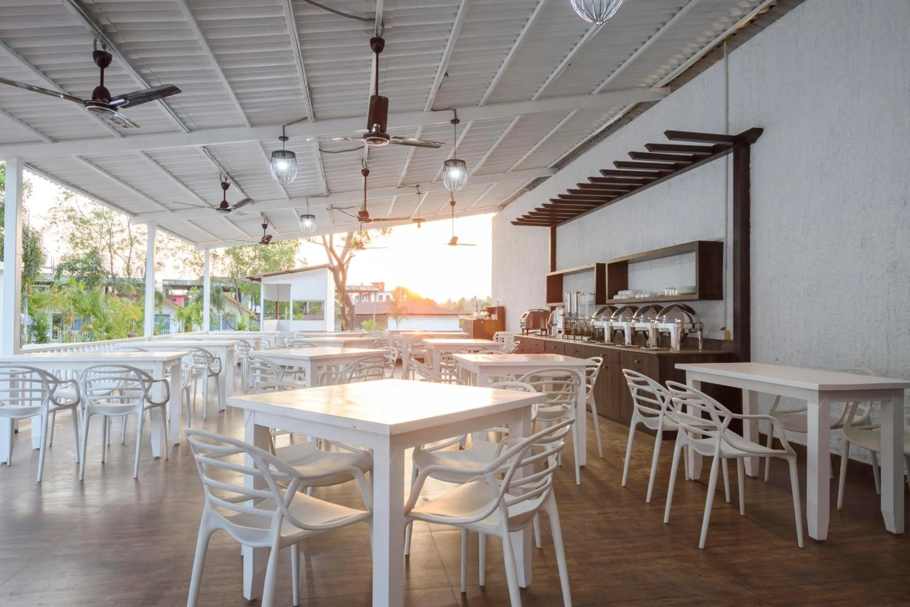 Restaurant/places to eat in White Wood Resort By Stone Wood Hotels