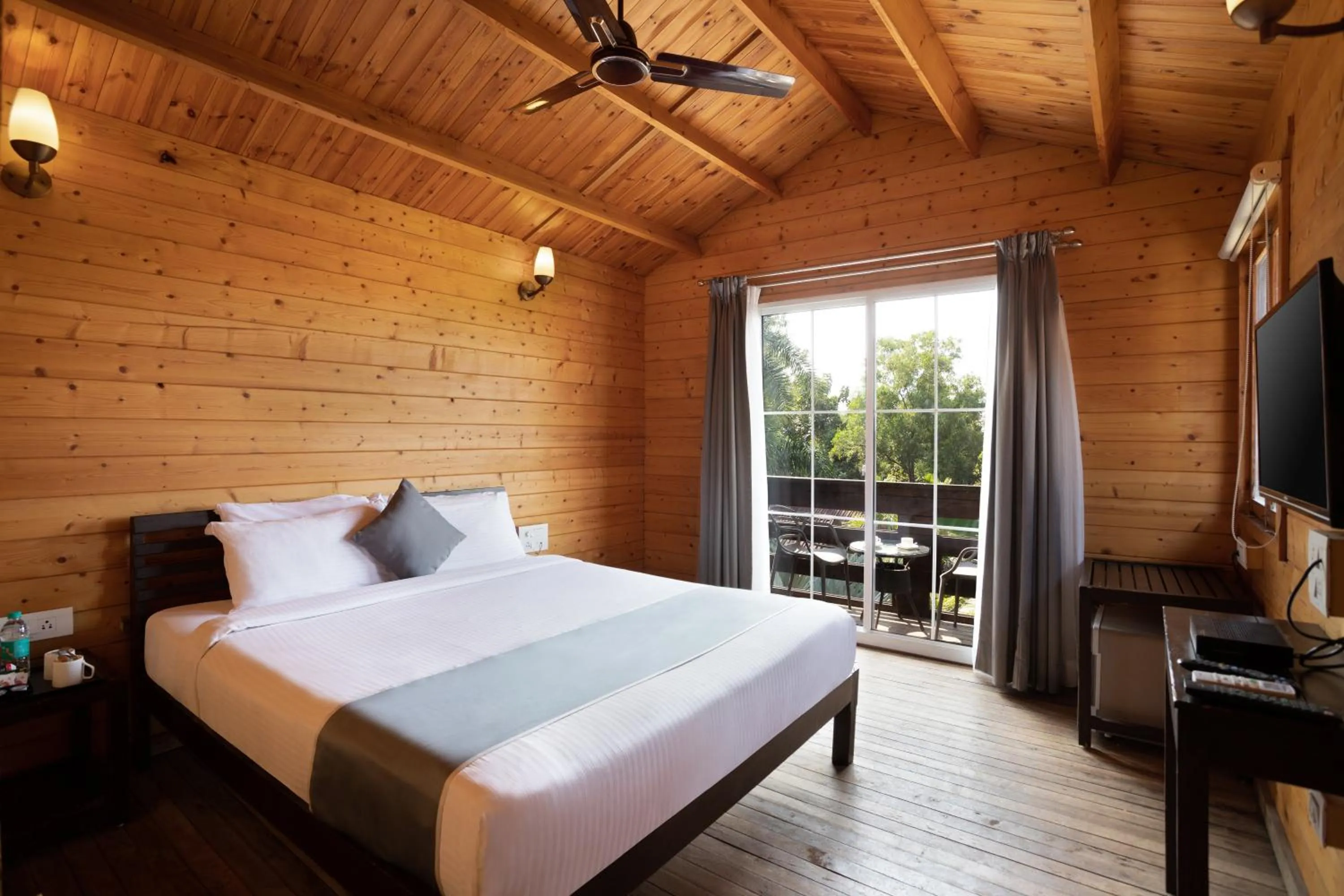 Bedroom, Bed in White Wood Resort By Stone Wood Hotels