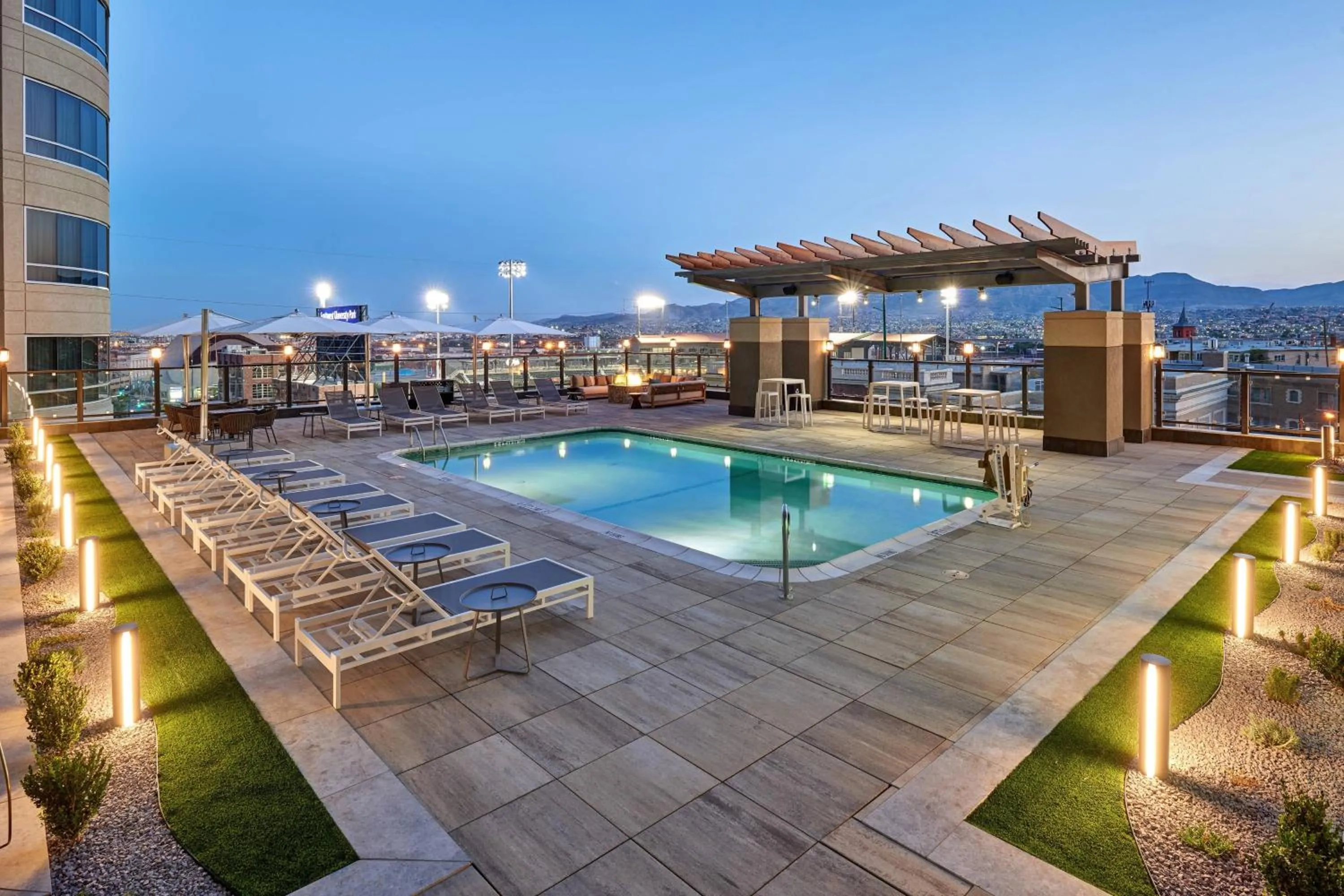 Swimming pool in Courtyard By Marriott El Paso Downtown/Convention Center