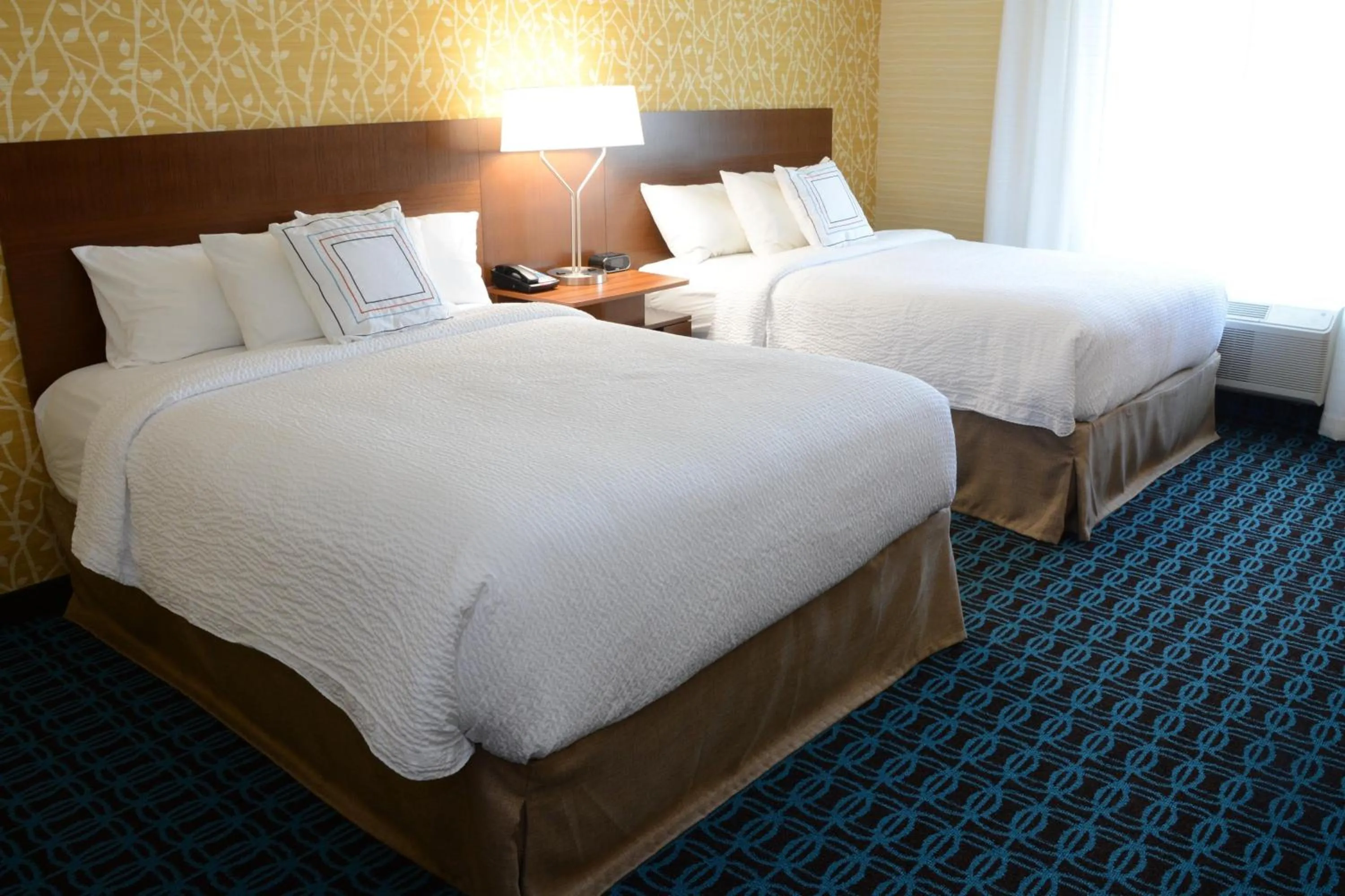 Photo of the whole room, Bed in Fairfield Inn & Suites By Marriott Somerset, PA