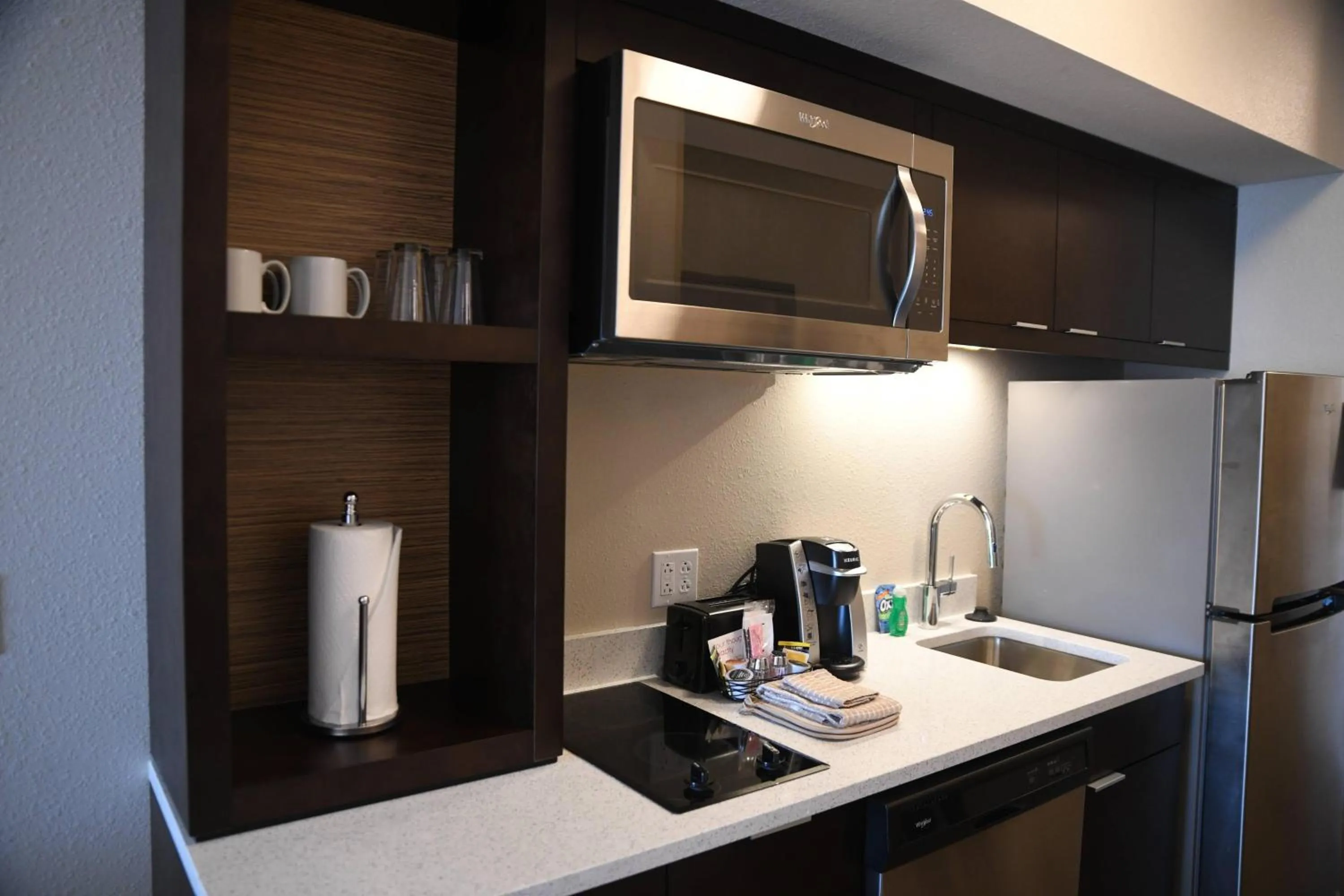 Kitchen or kitchenette in TownePlace Suites Kansas City At Briarcliff