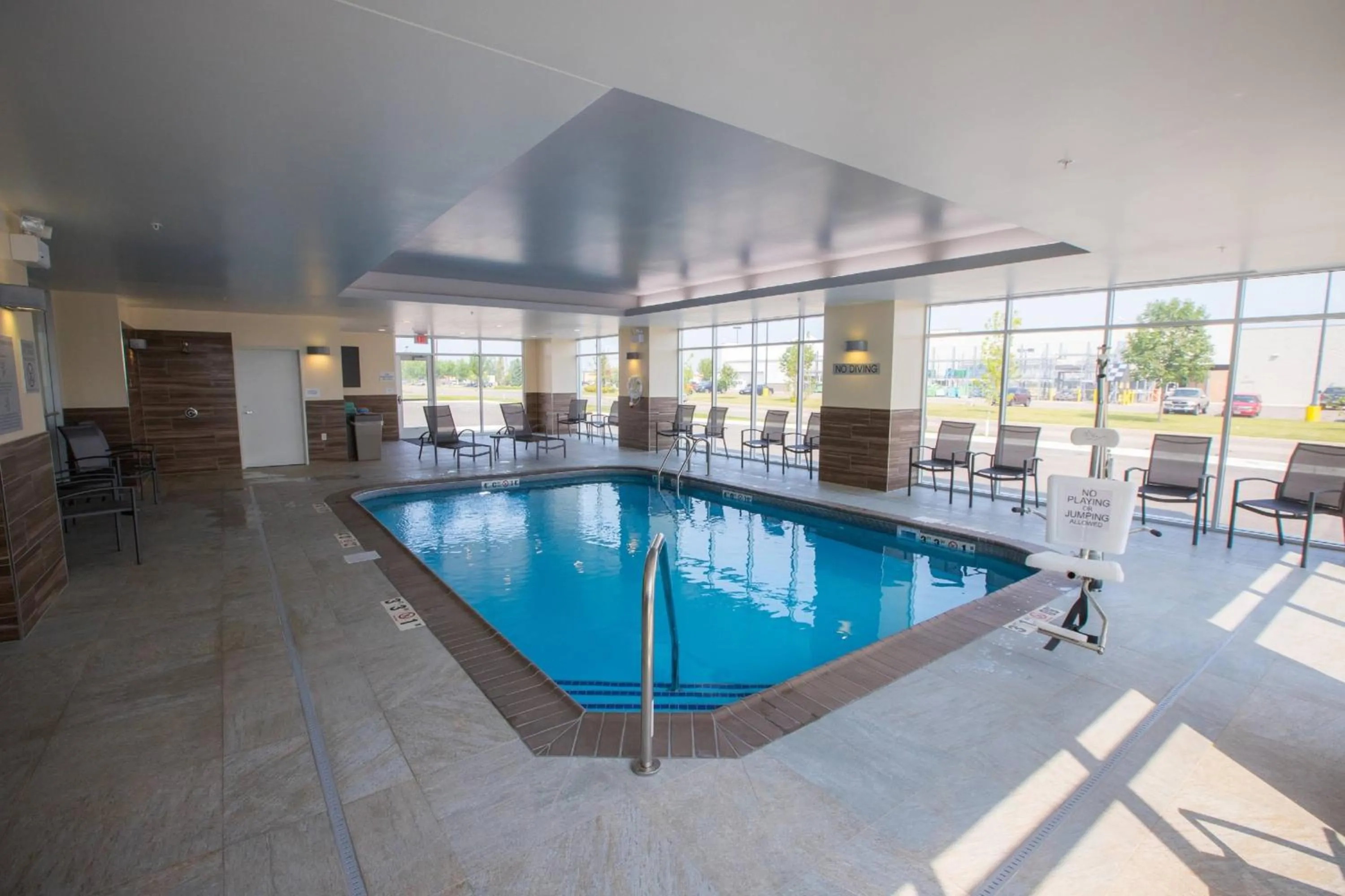 Swimming pool in Fairfield Inn & Suites By Marriott Alexandria