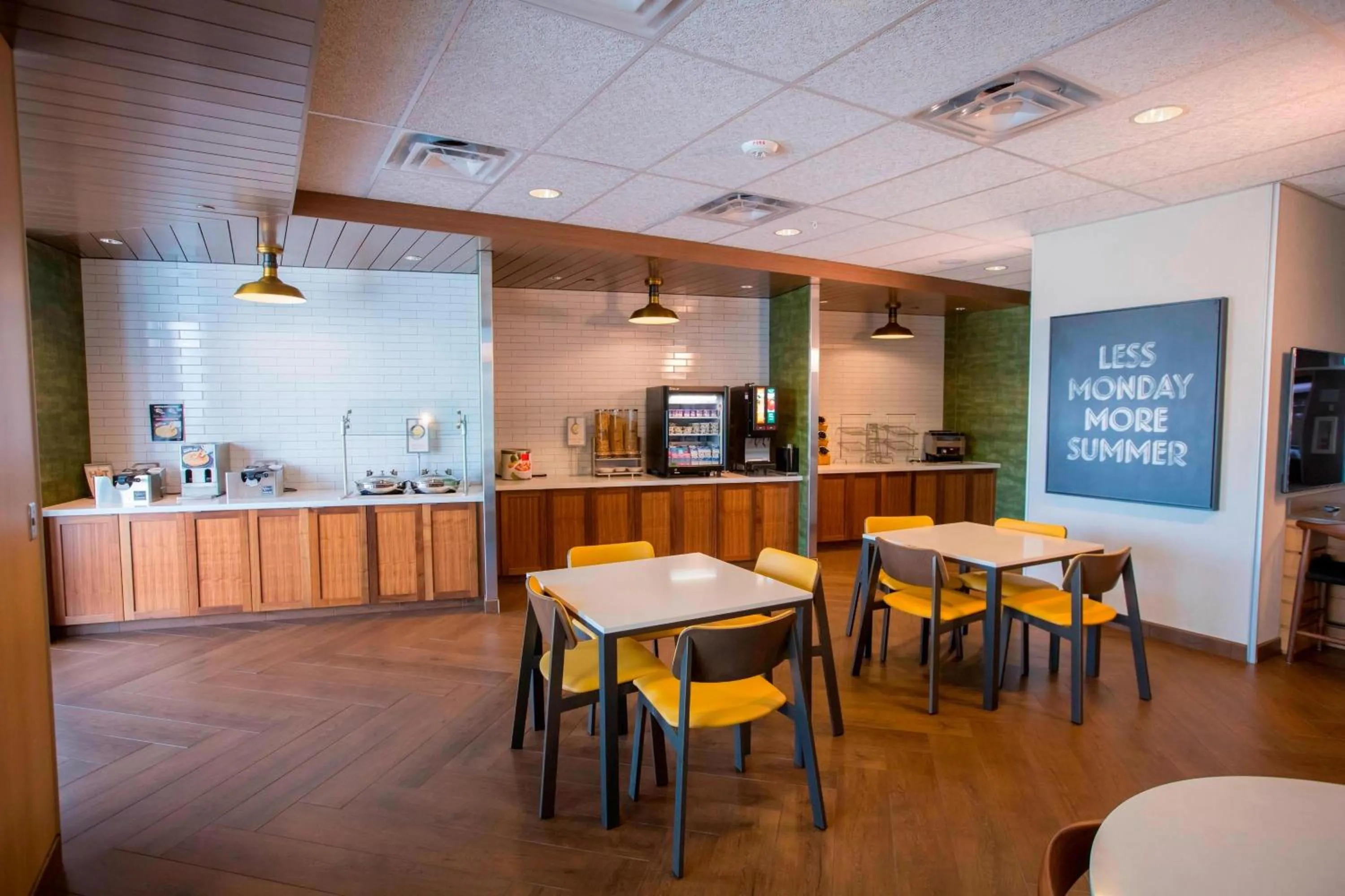 Restaurant/places to eat in Fairfield Inn & Suites By Marriott Alexandria