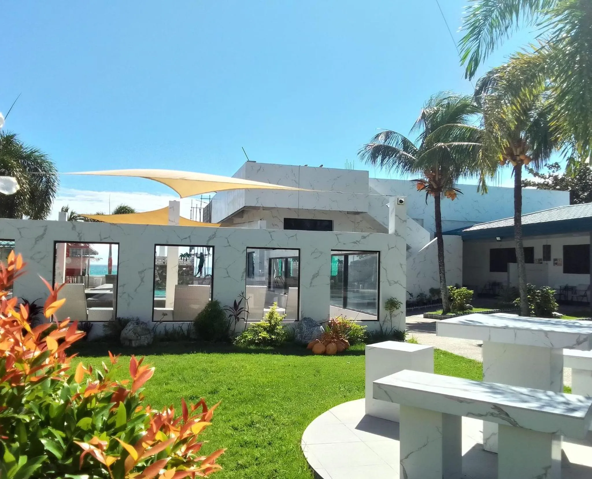 Swimming pool in Cave Beach Resort - Boutique Accomodation