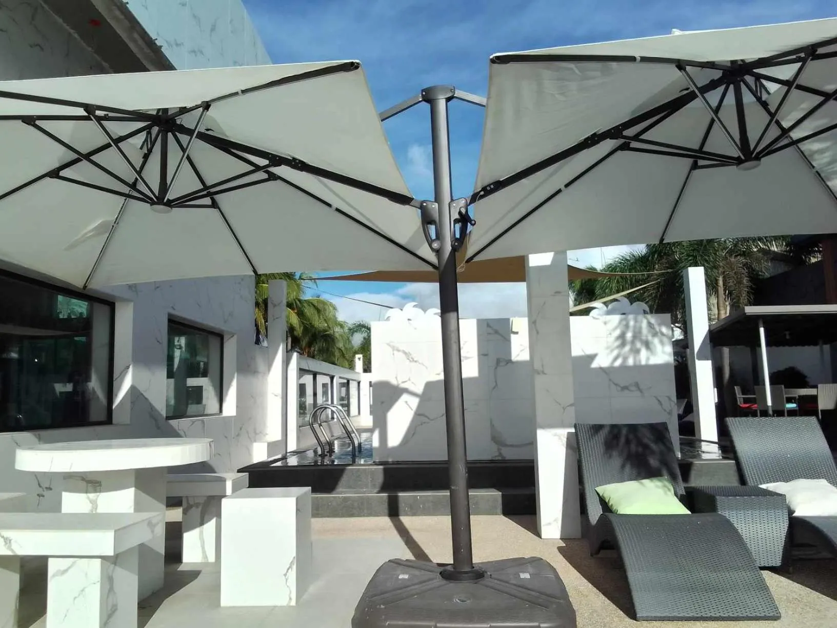 Swimming pool in Cave Beach Resort - Boutique Accomodation