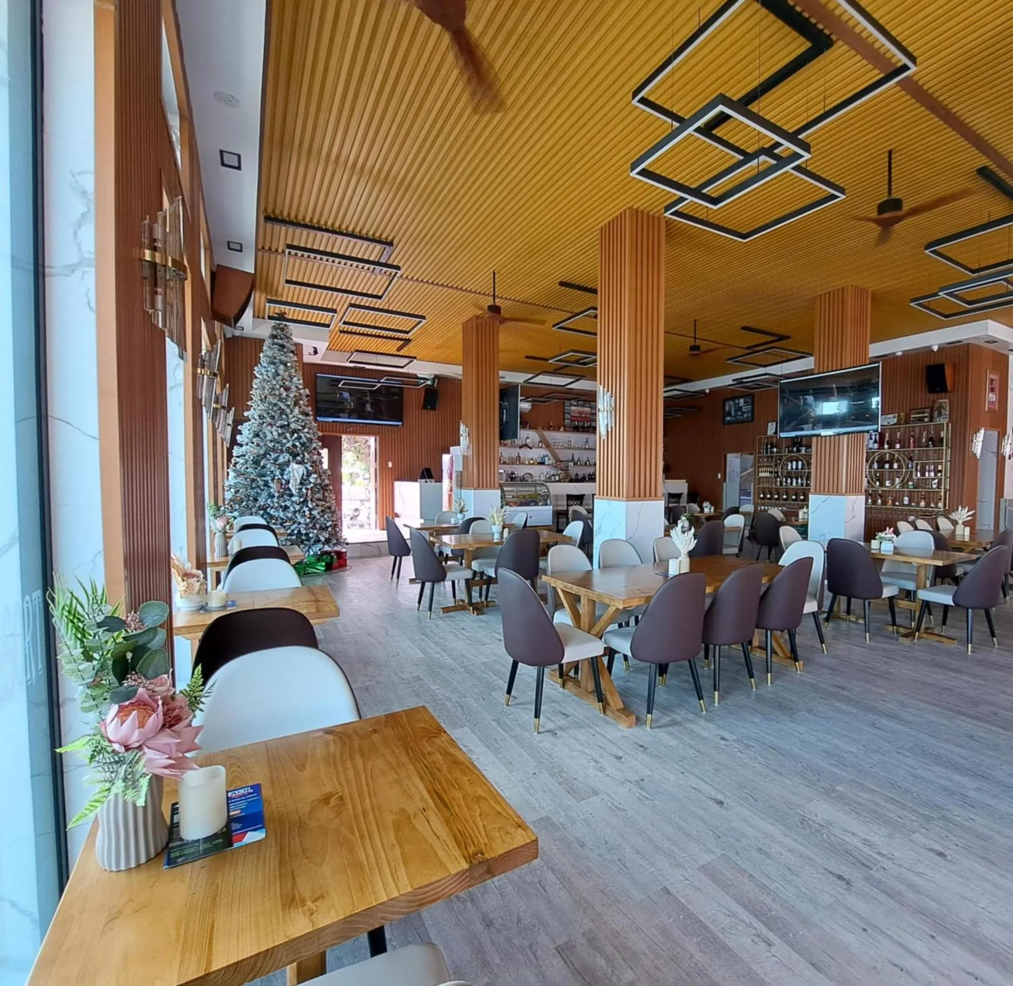 Restaurant/places to eat in Cave Beach Resort - Boutique Accomodation