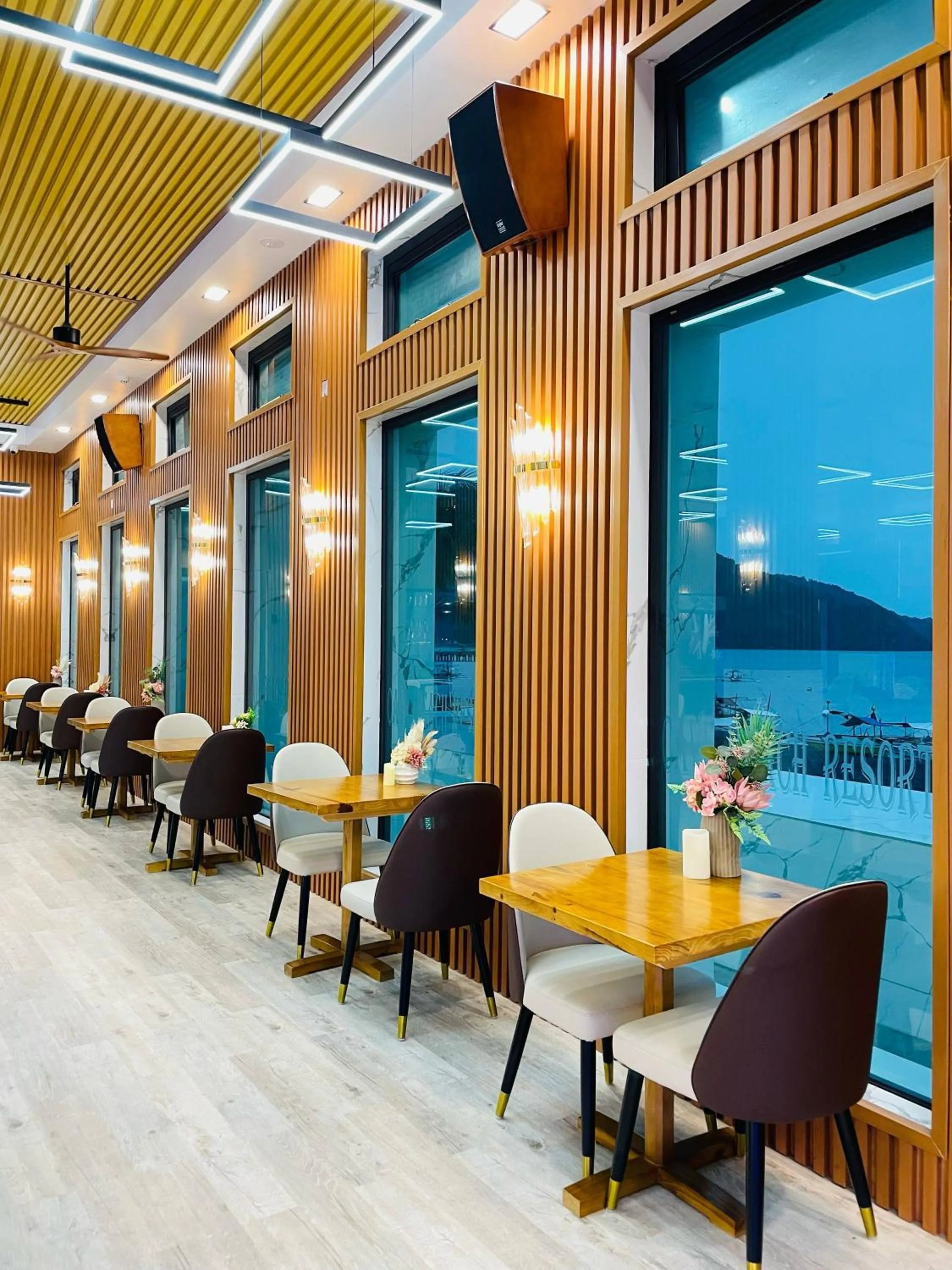 Restaurant/places to eat in Cave Beach Resort - Boutique Accomodation