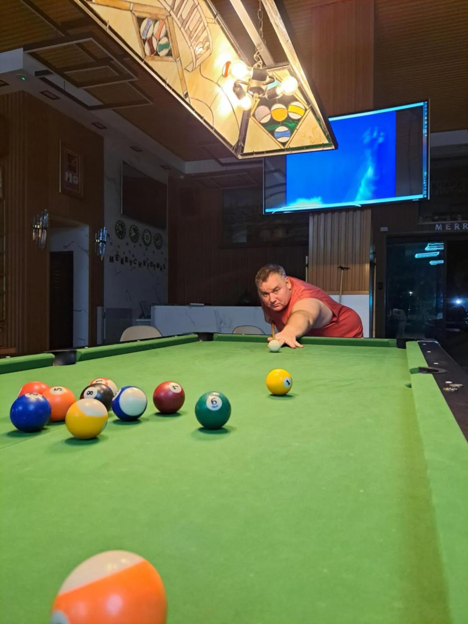 Communal lounge/ TV room in Cave Beach Resort - Boutique Accomodation