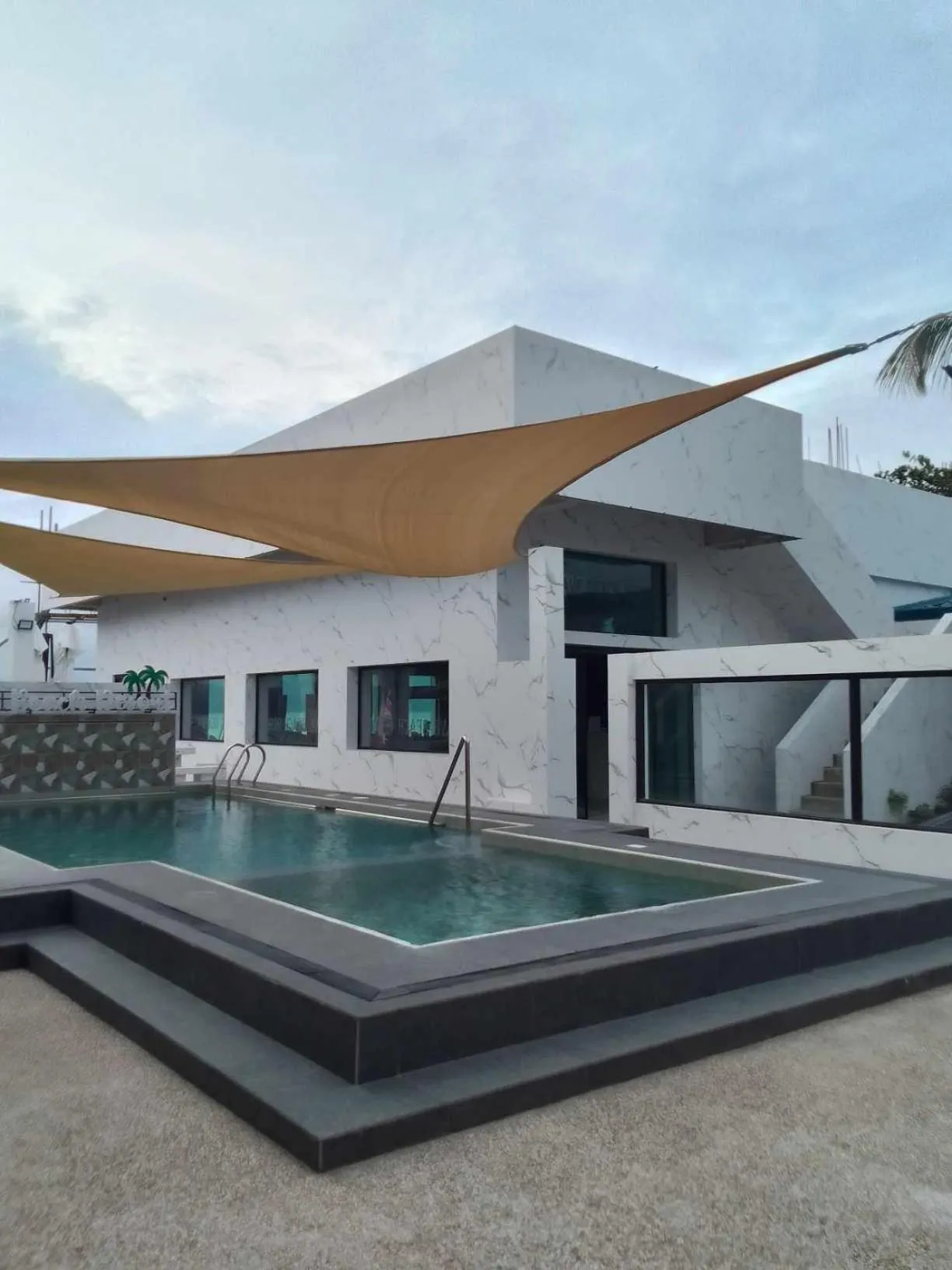 Swimming pool in Cave Beach Resort - Boutique Accomodation