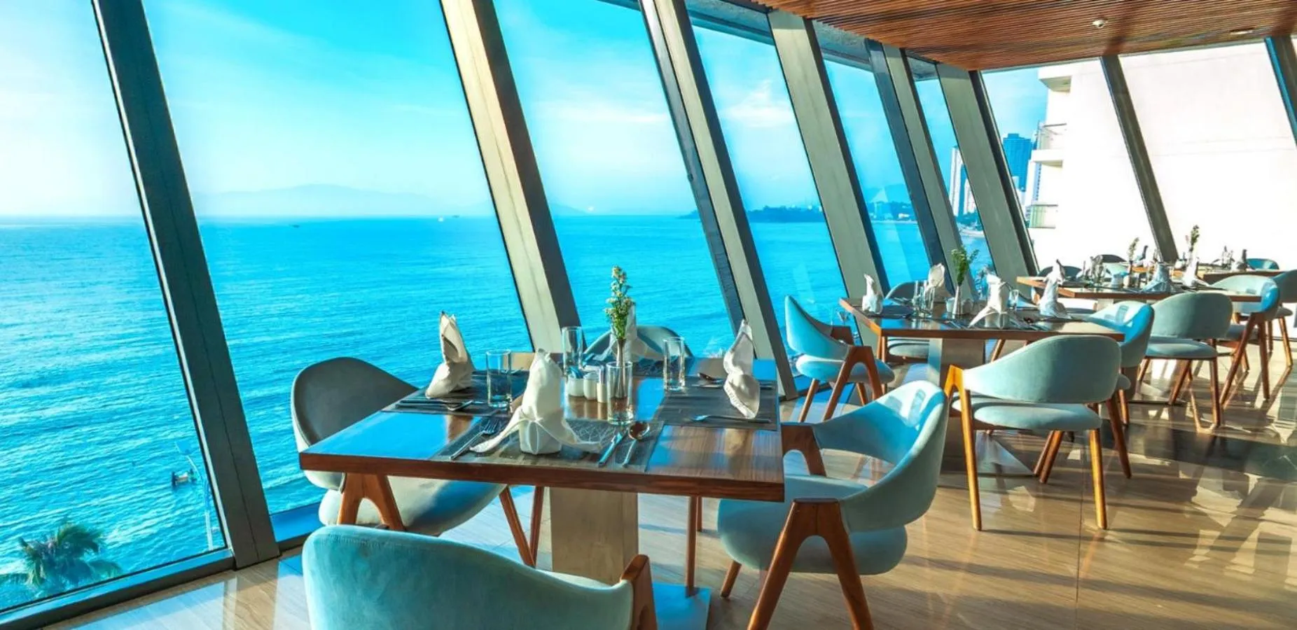 Restaurant/places to eat in Boton Blue Hotel & Spa