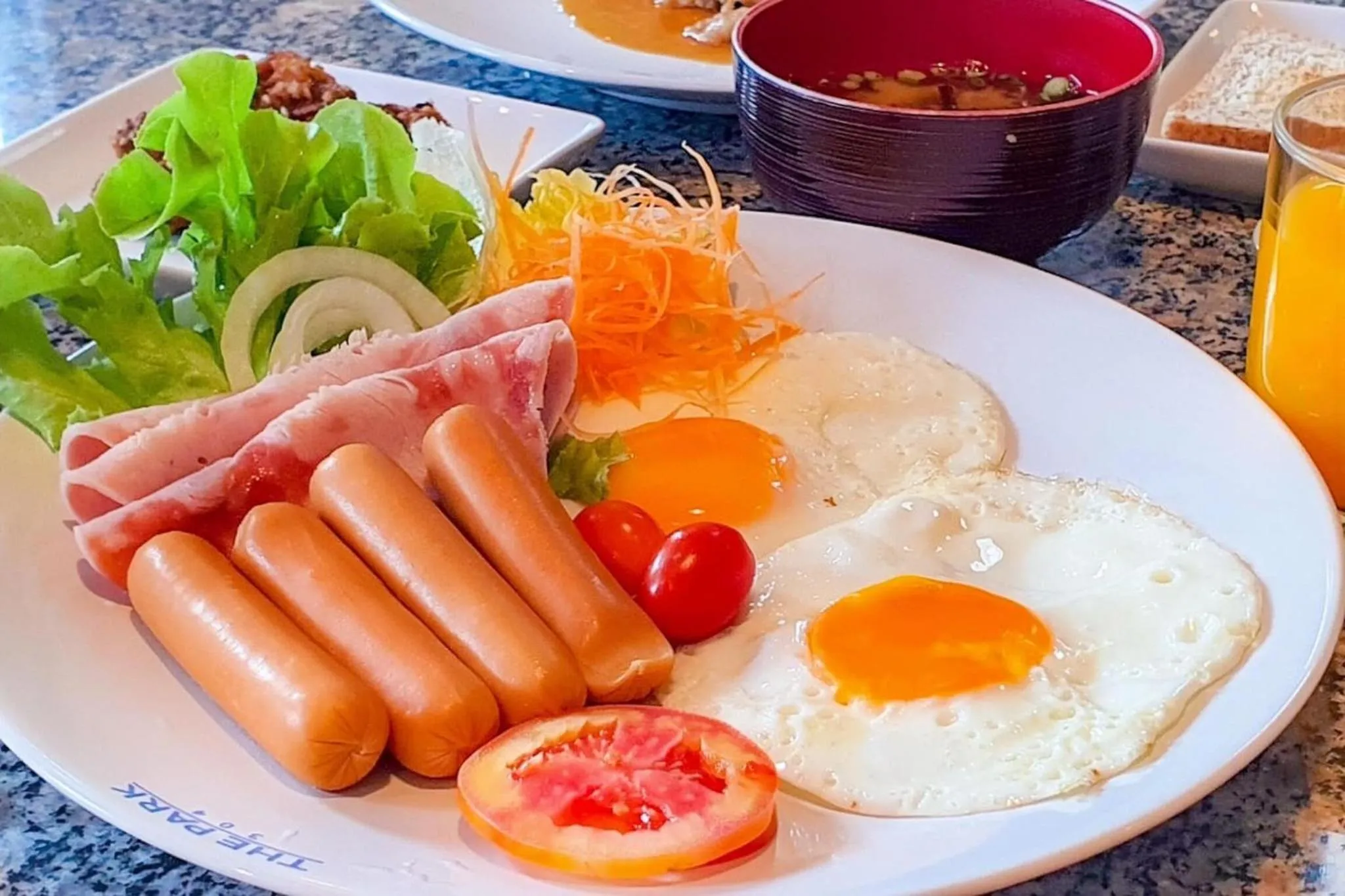 Food and drinks in The Park 304 Executive Serviced Apartment