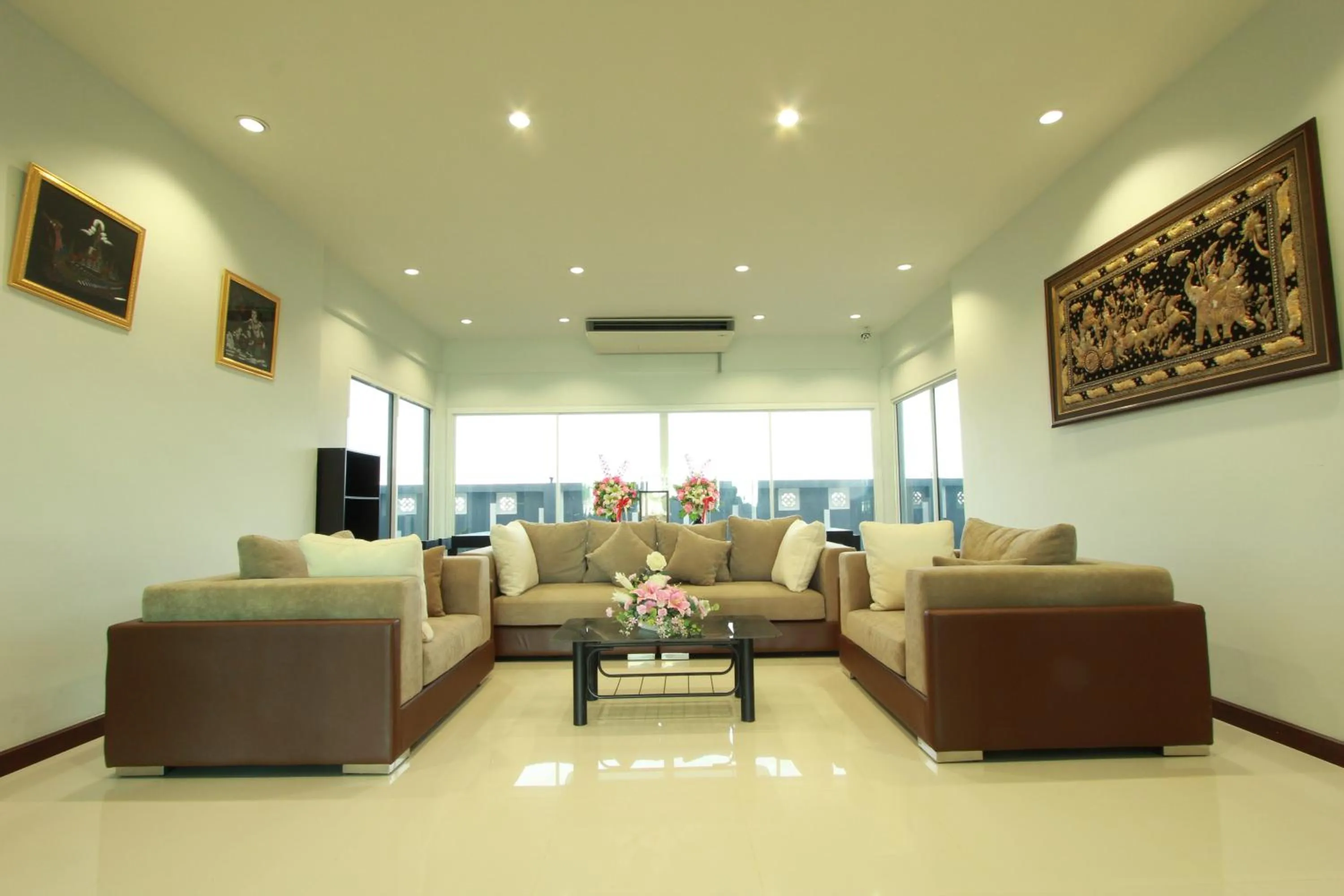 Communal lounge/ TV room in The Park 304 Executive Serviced Apartment