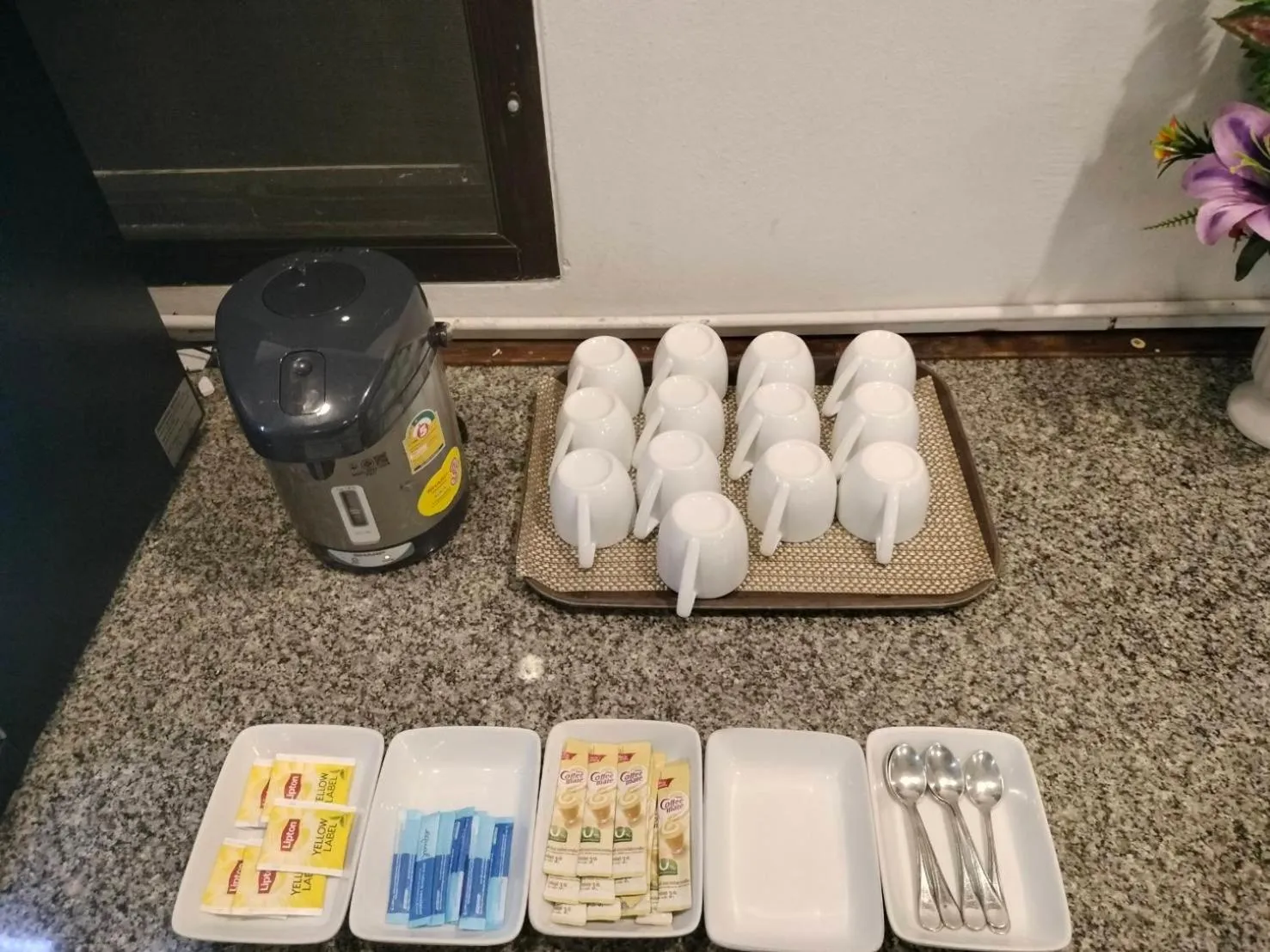 Food and drinks in The Park 304 Executive Serviced Apartment