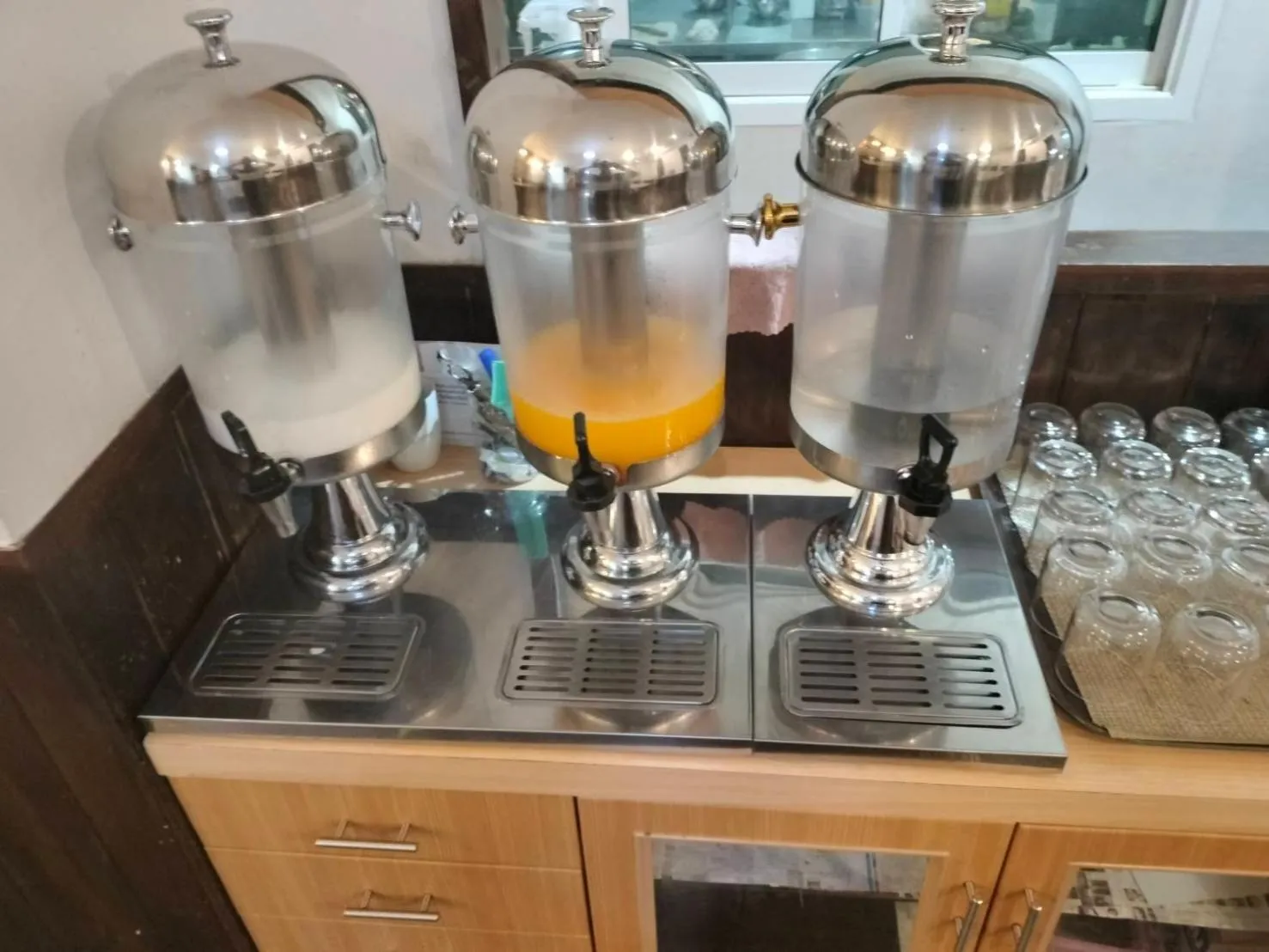 Drinks in The Park 304 Executive Serviced Apartment