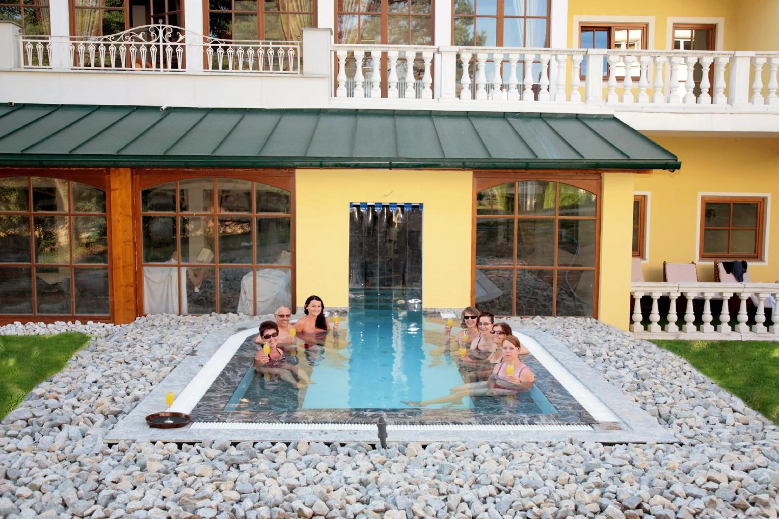 Swimming pool in Wellnesshotel Parkschlössl zu Thyrnau Ihr adults only SPA Resort