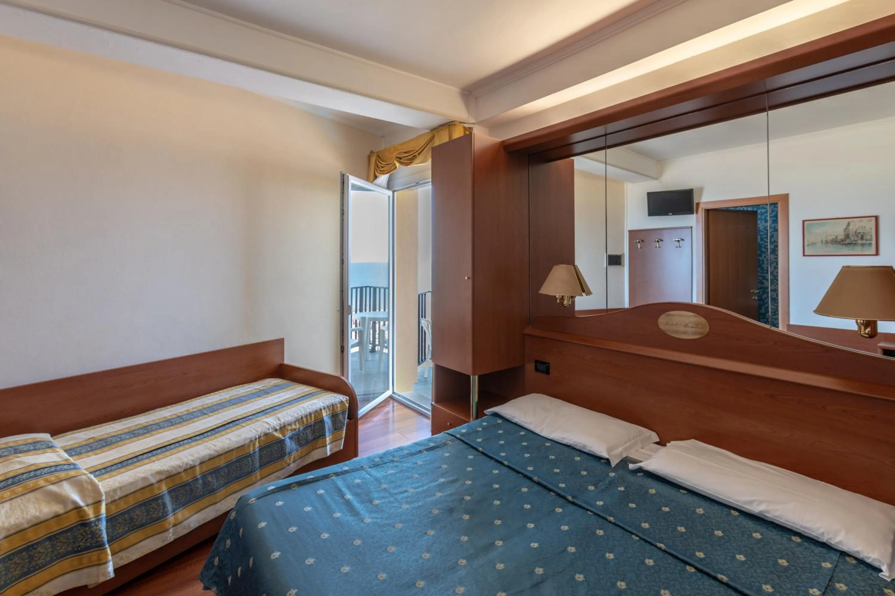 Bed in Hotel Mondial