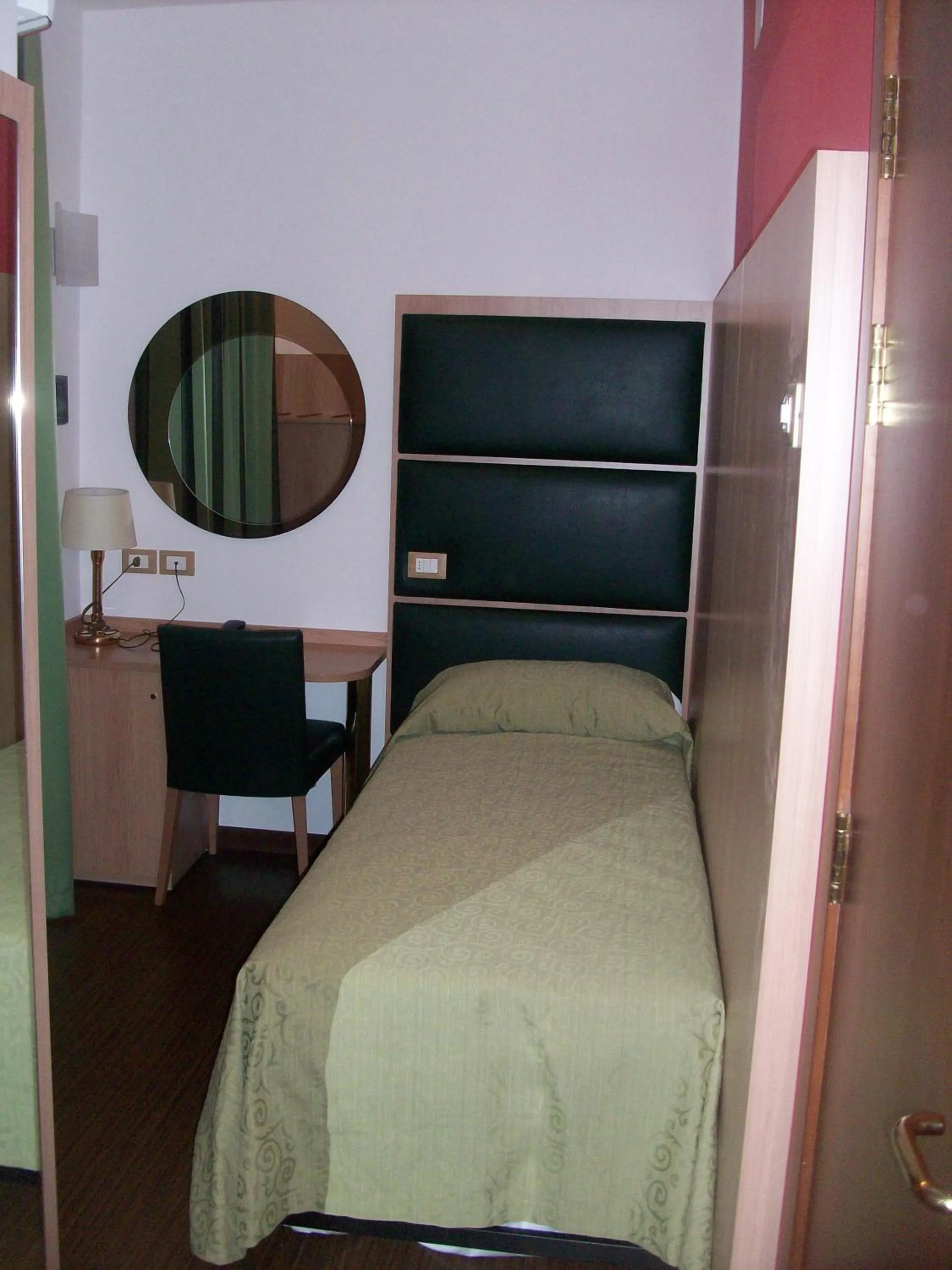 Bed in Hotel Mondial