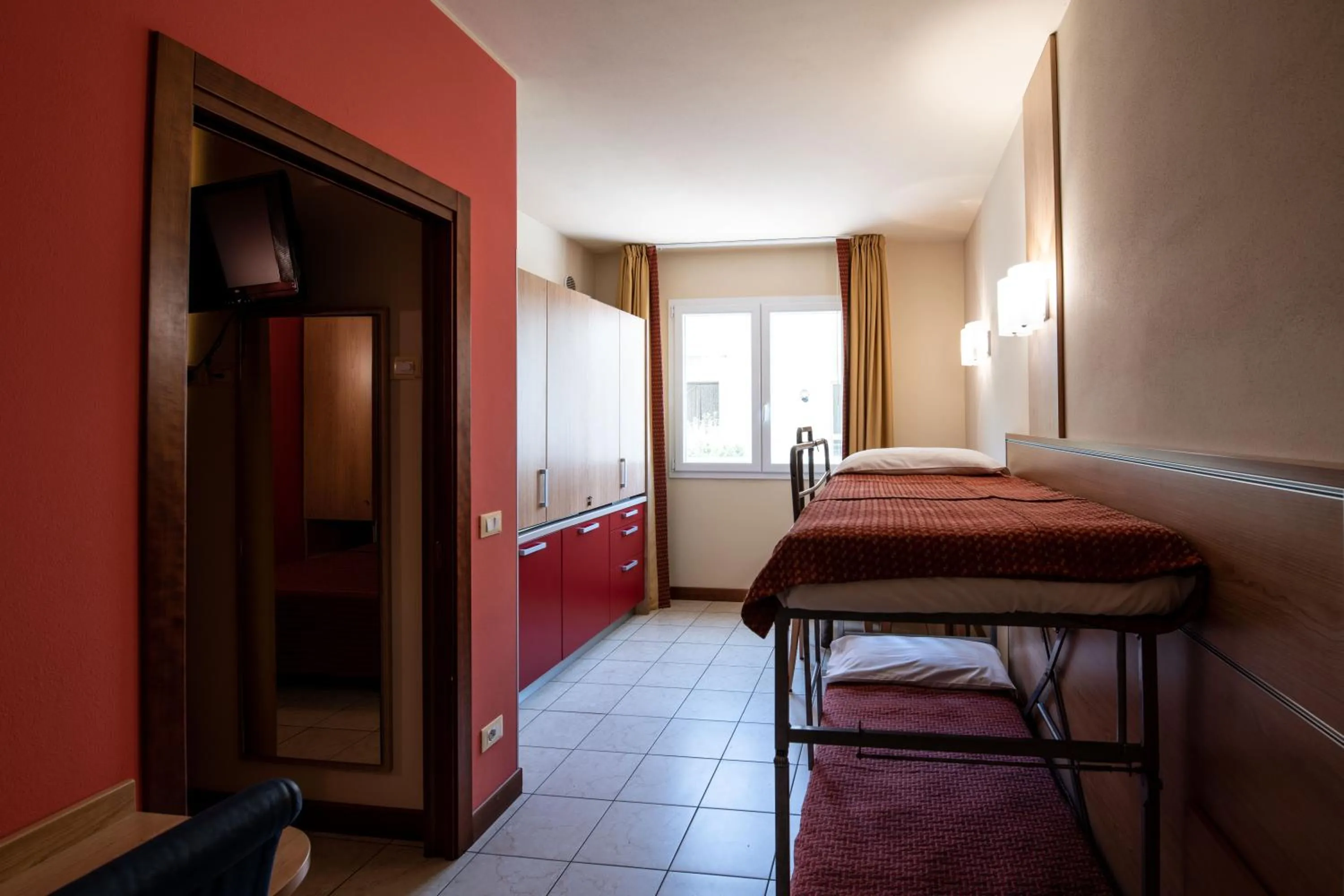 Dining area, Bed in Hotel Mondial