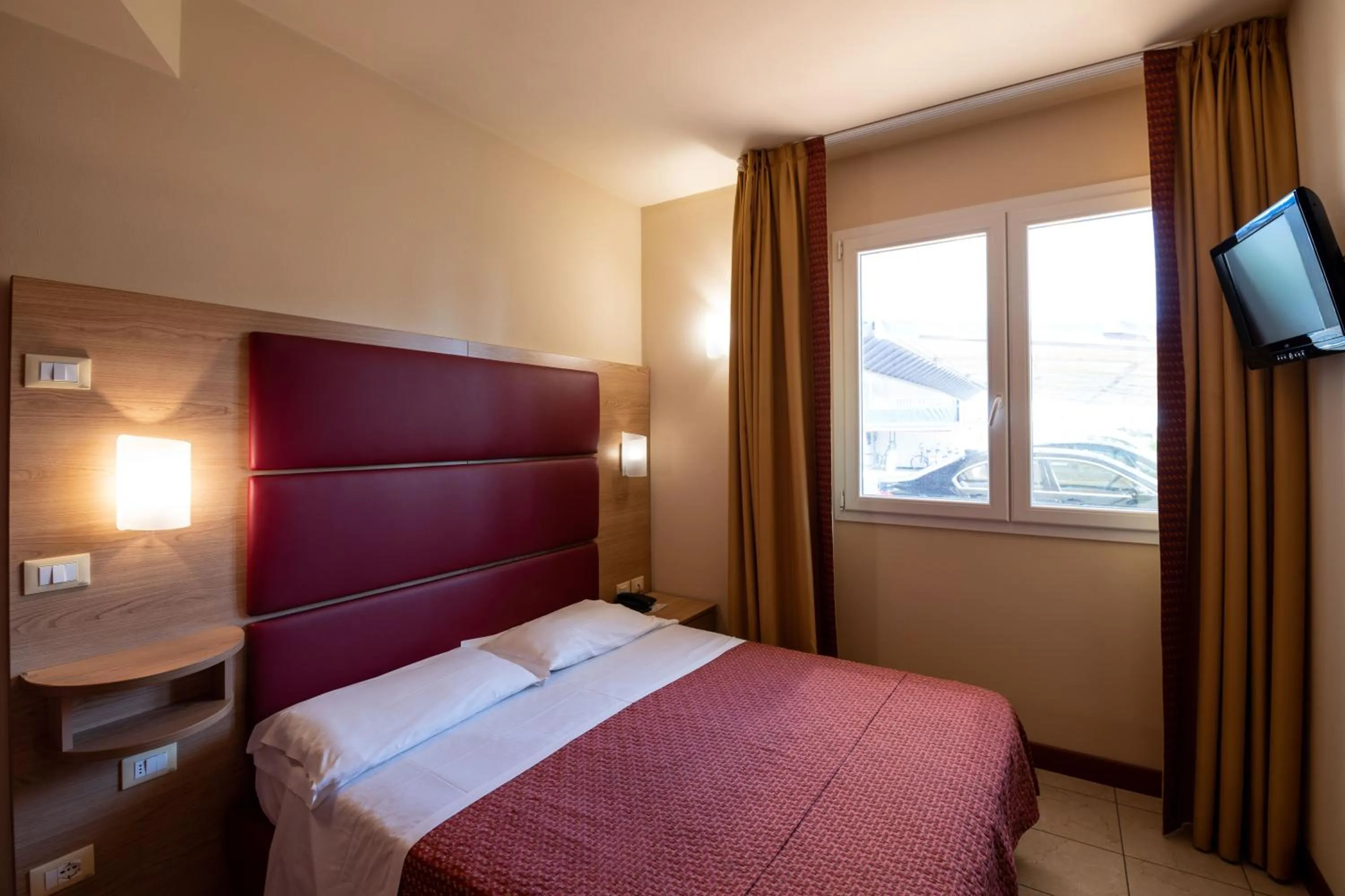 Photo of the whole room, Bed in Hotel Mondial