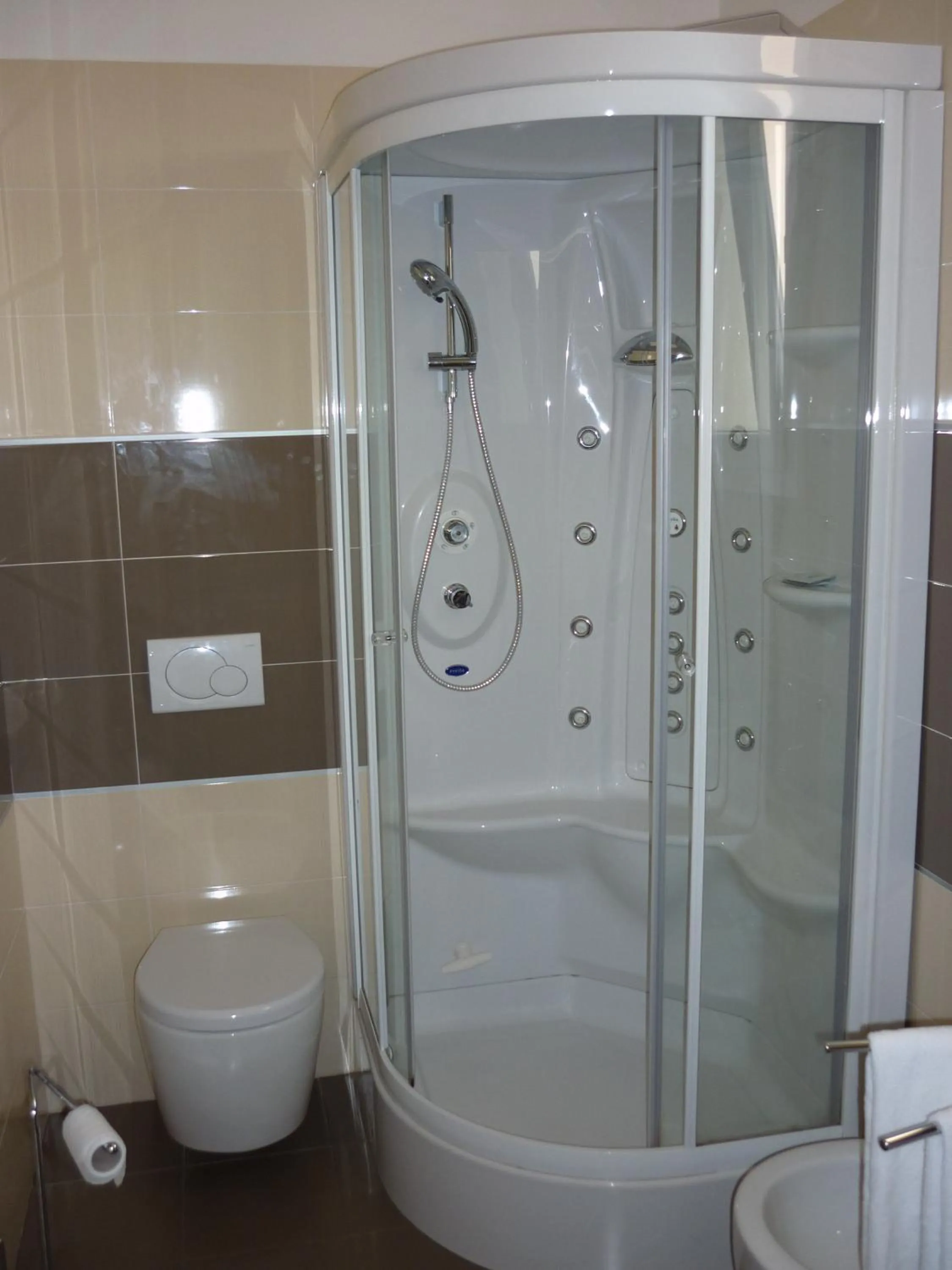 Bathroom in Hotel Mondial