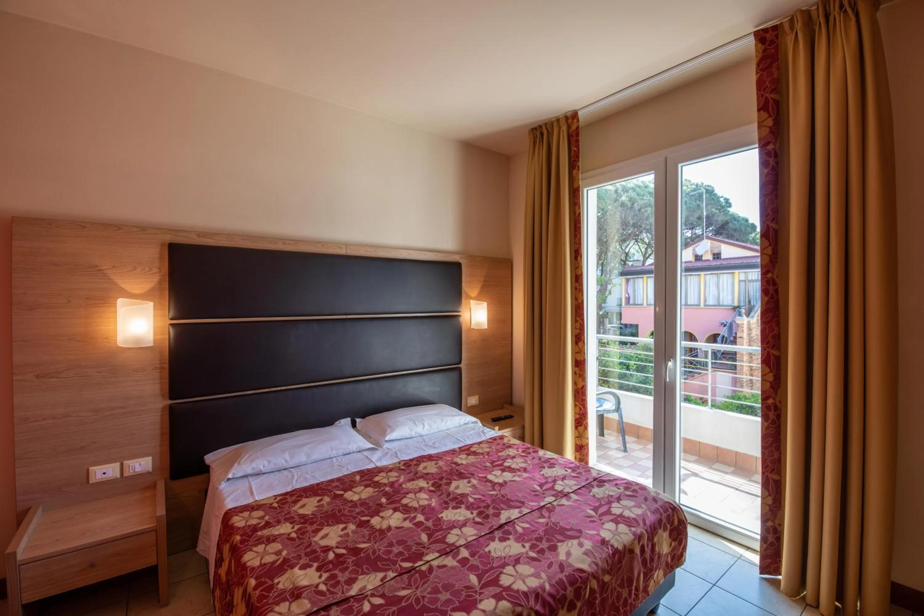 Photo of the whole room, Bed in Hotel Mondial