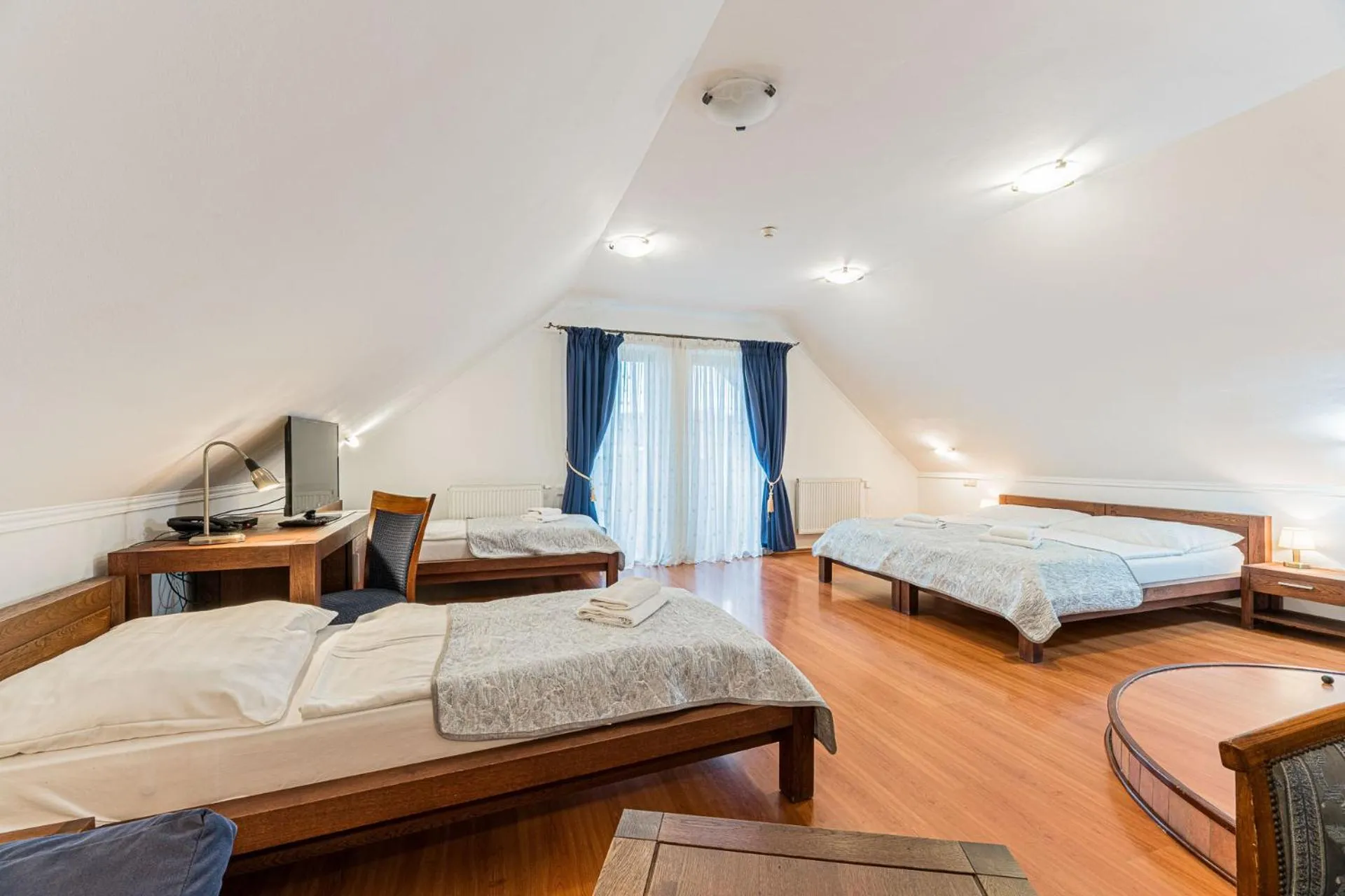 Bedroom, Bed in Hotel Amalia