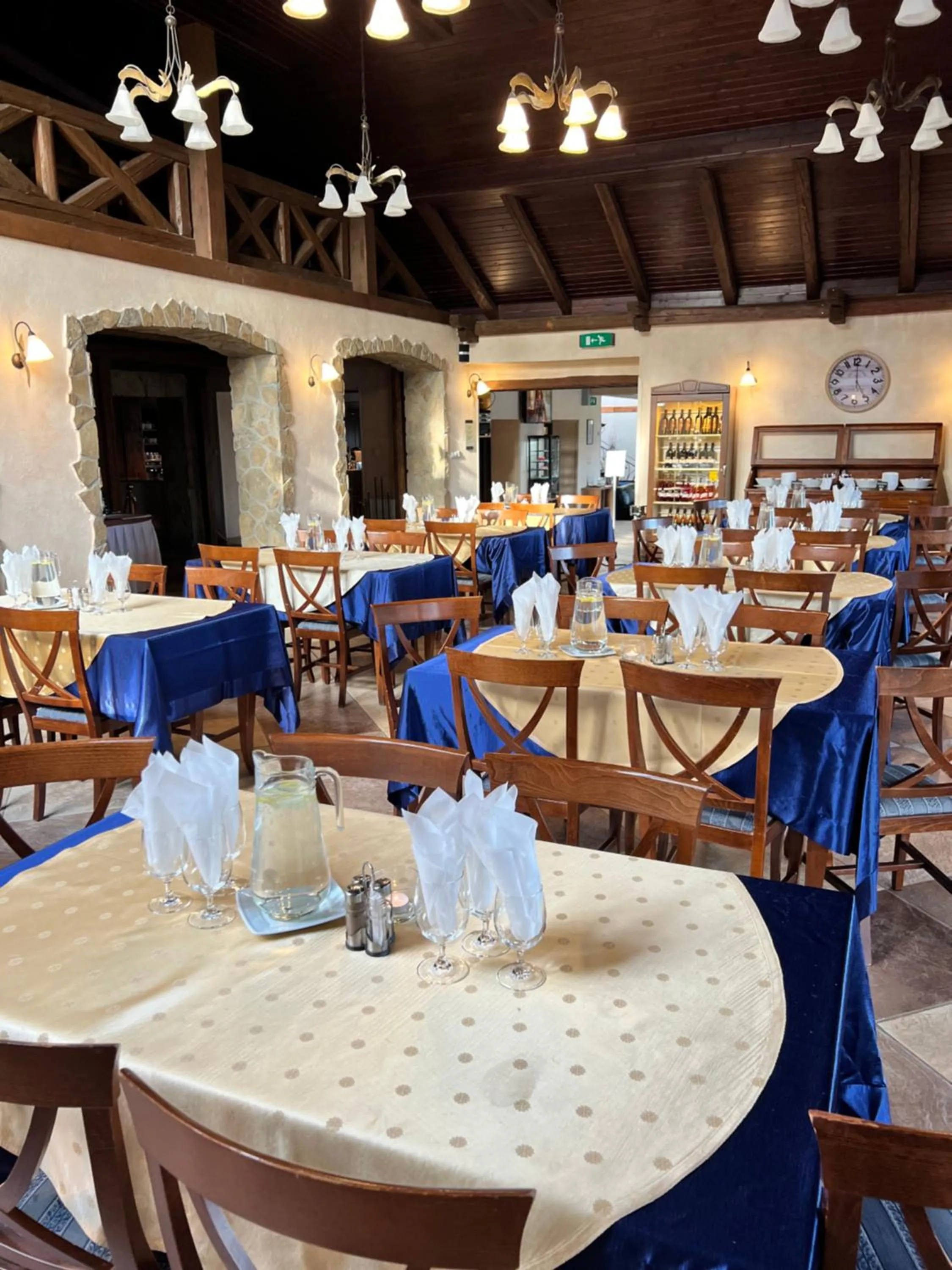 Restaurant/places to eat in Hotel Amalia