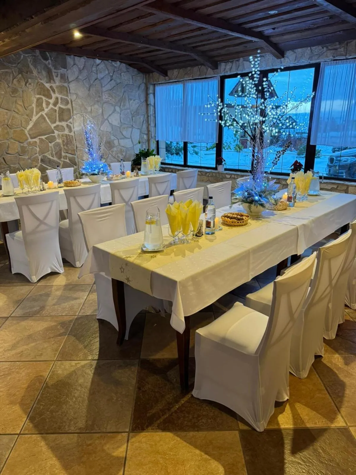 Restaurant/places to eat in Hotel Amalia