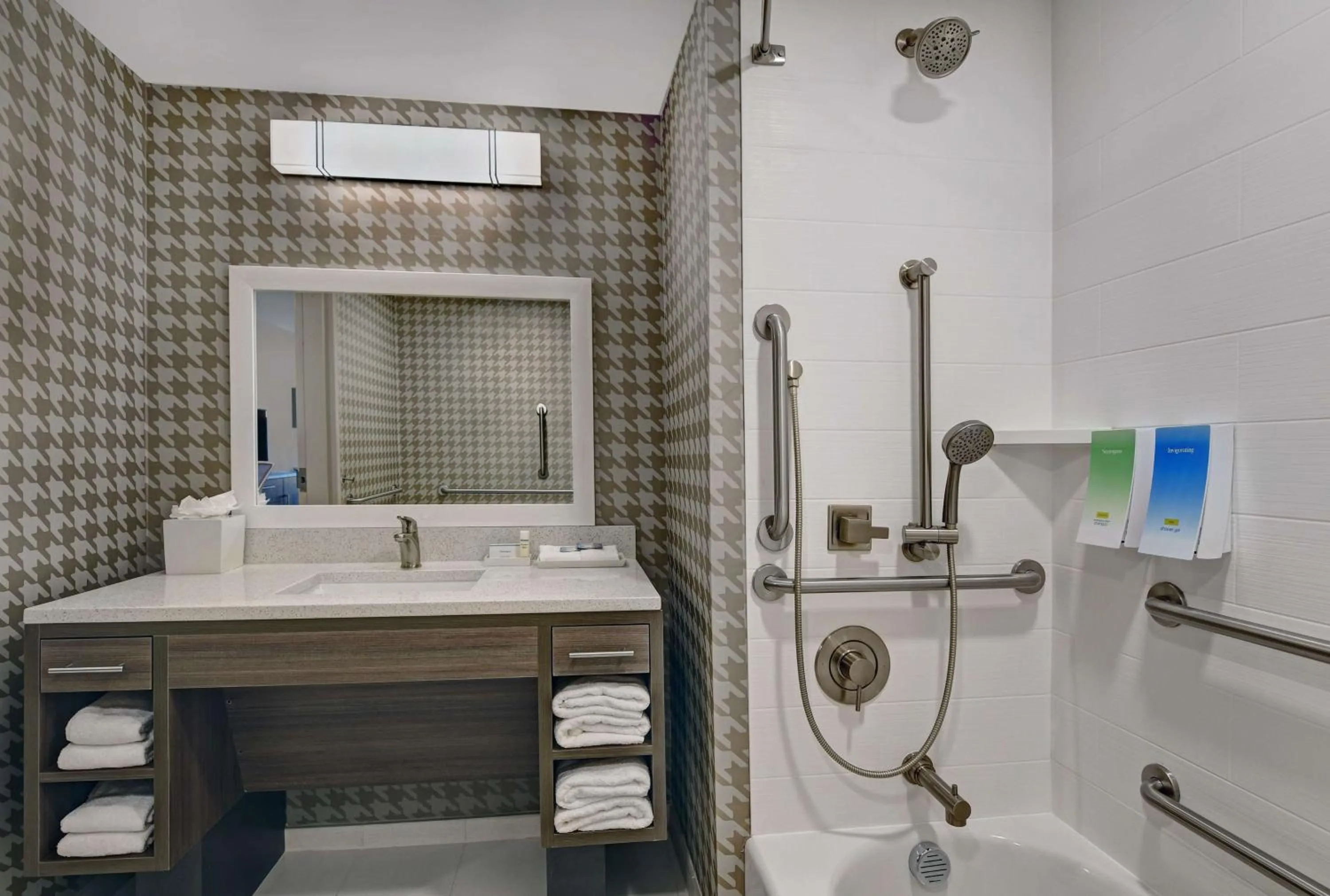 Bathroom in Home2 Suites By Hilton Bordentown