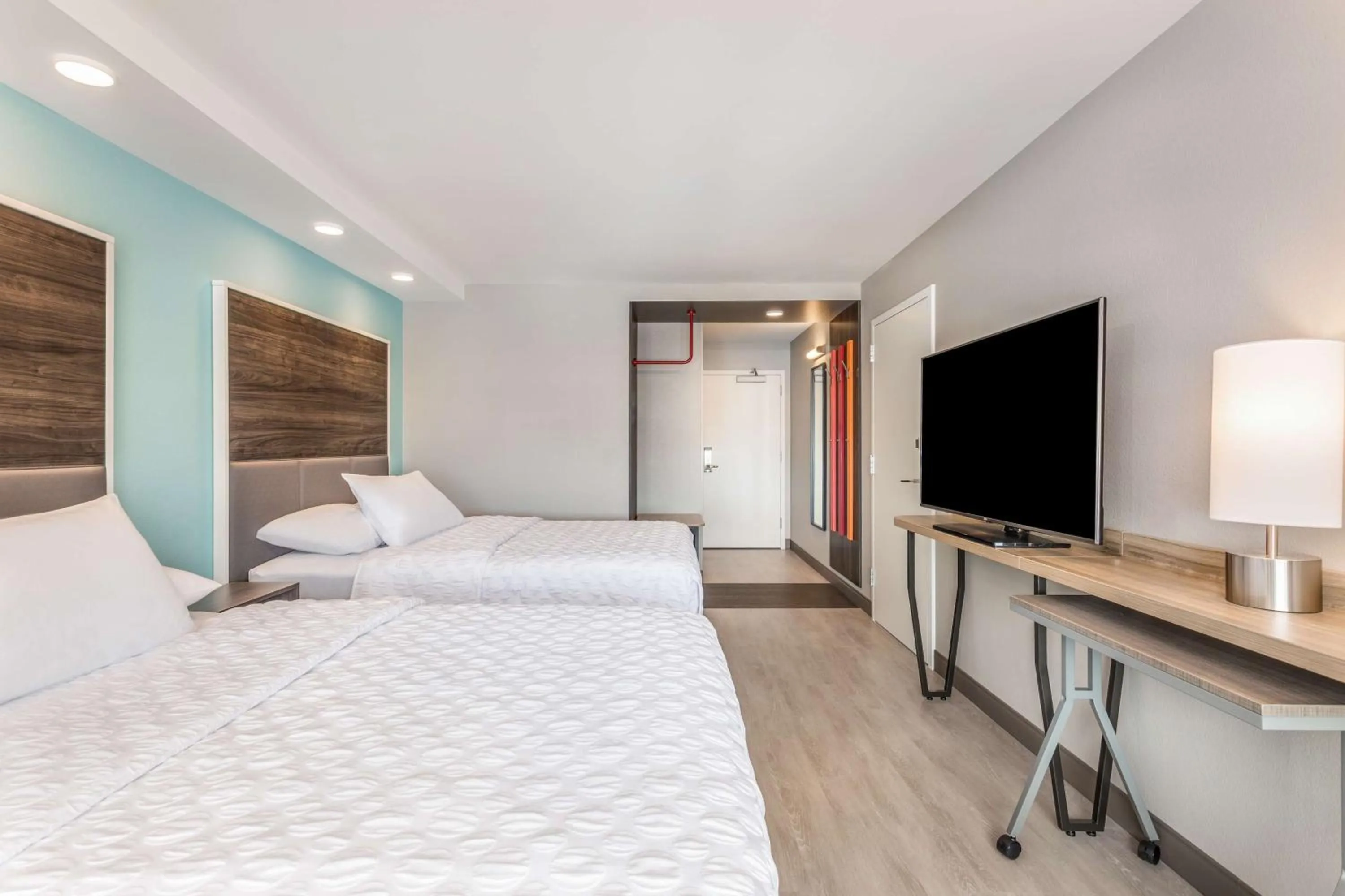 Bedroom, Bed in Tru By Hilton Madison West