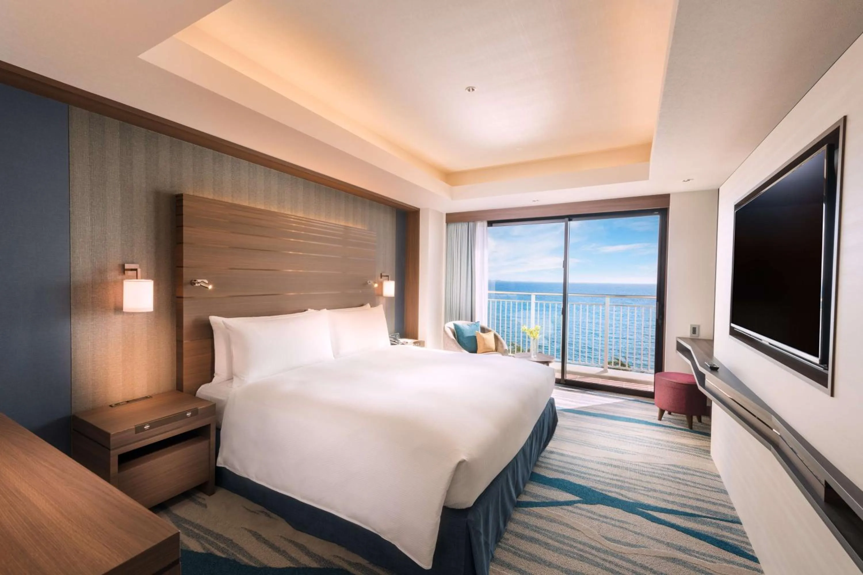 Bed in DoubleTree by Hilton Okinawa Chatan Resort