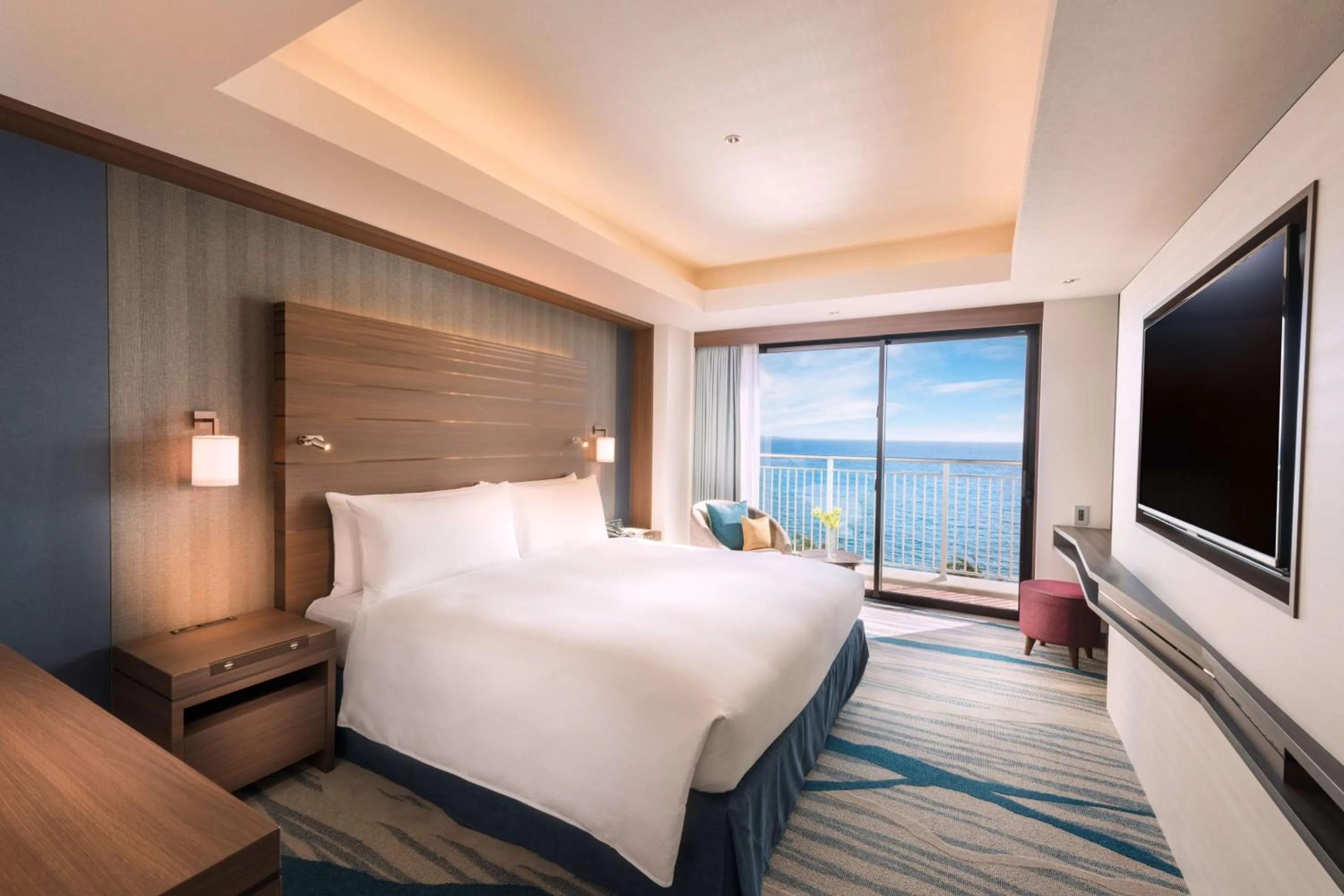 Bed in DoubleTree by Hilton Okinawa Chatan Resort